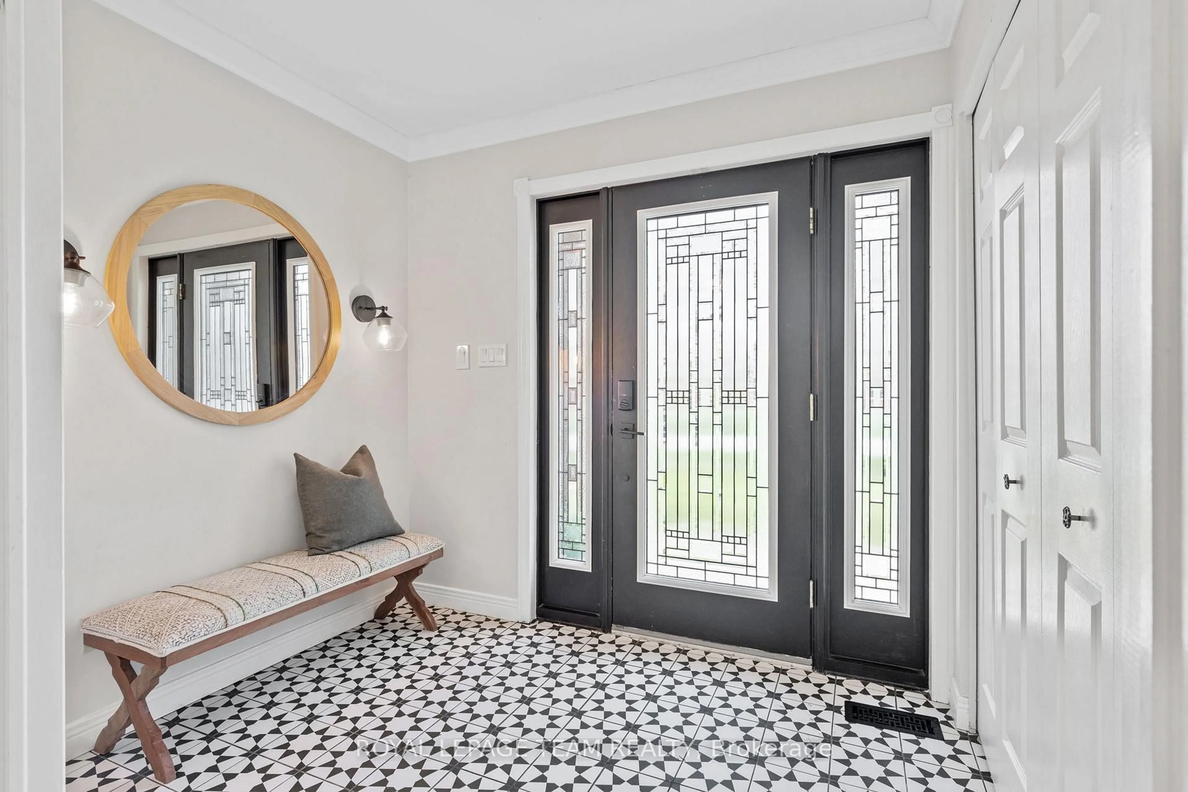 Indoor entryway for 1317 Revell Dr, Manotick Ontario K4M 1K8