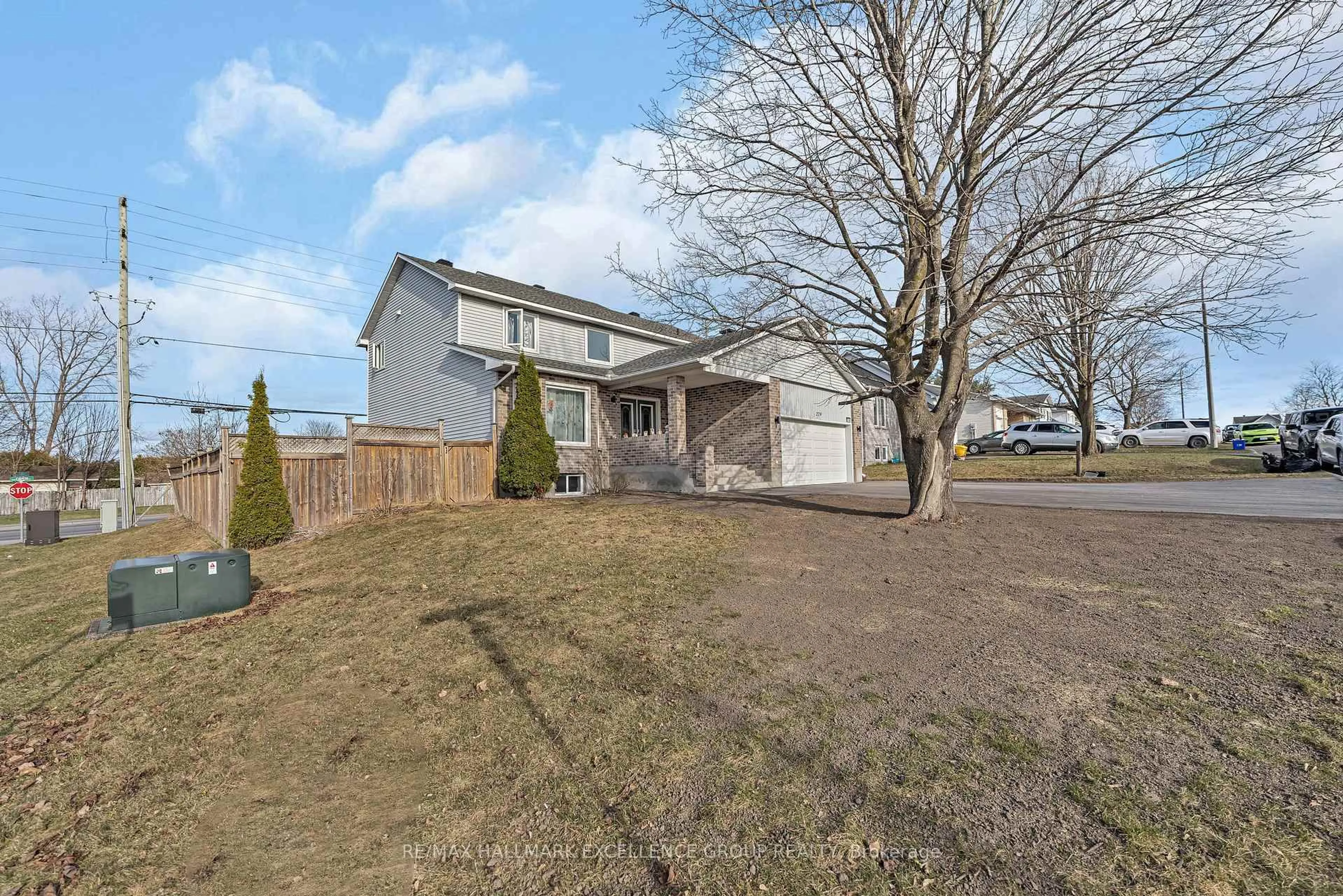 A pic from outside/outdoor area/front of a property/back of a property/a pic from drone, street for 279 Therese Ave, Clarence-Rockland Ontario K4K 1G9