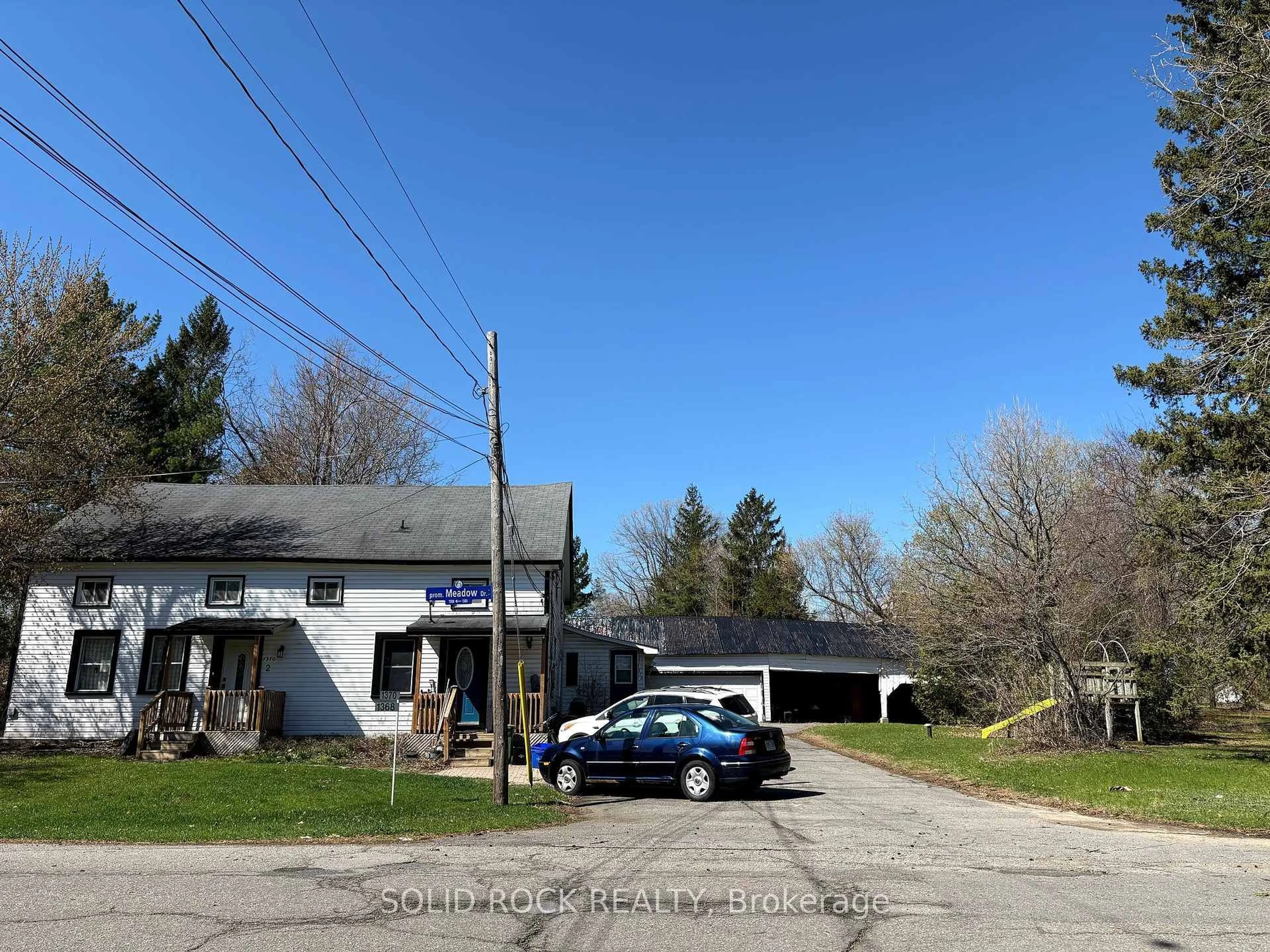 A pic from outside/outdoor area/front of a property/back of a property/a pic from drone, street for 1368-1370 Meadow Dr, Greely Ontario K4P 1N3