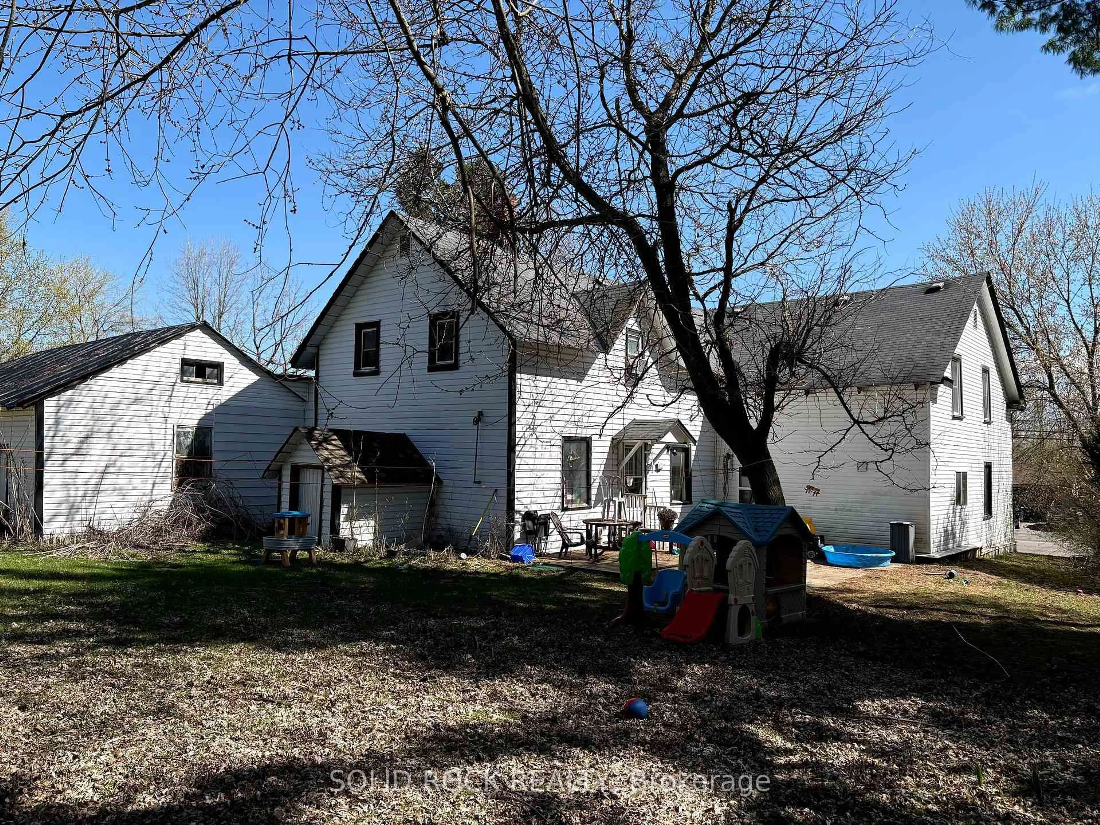 A pic from outside/outdoor area/front of a property/back of a property/a pic from drone, street for 1368-1370 Meadow Dr, Greely Ontario K4P 1N3