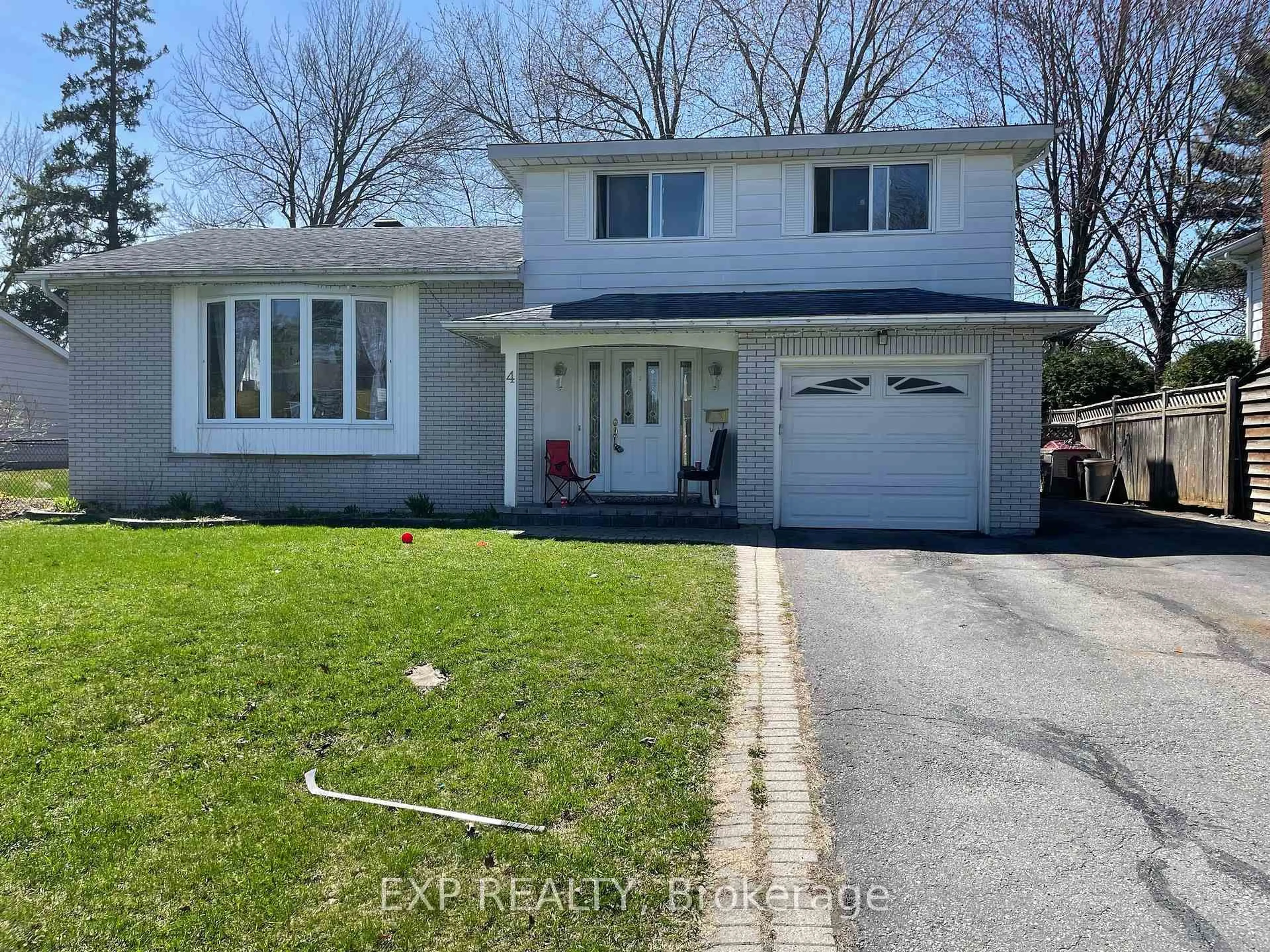 Home with vinyl exterior material, street for 4 PARKLANE Crt, Ottawa Ontario K1B 3H2