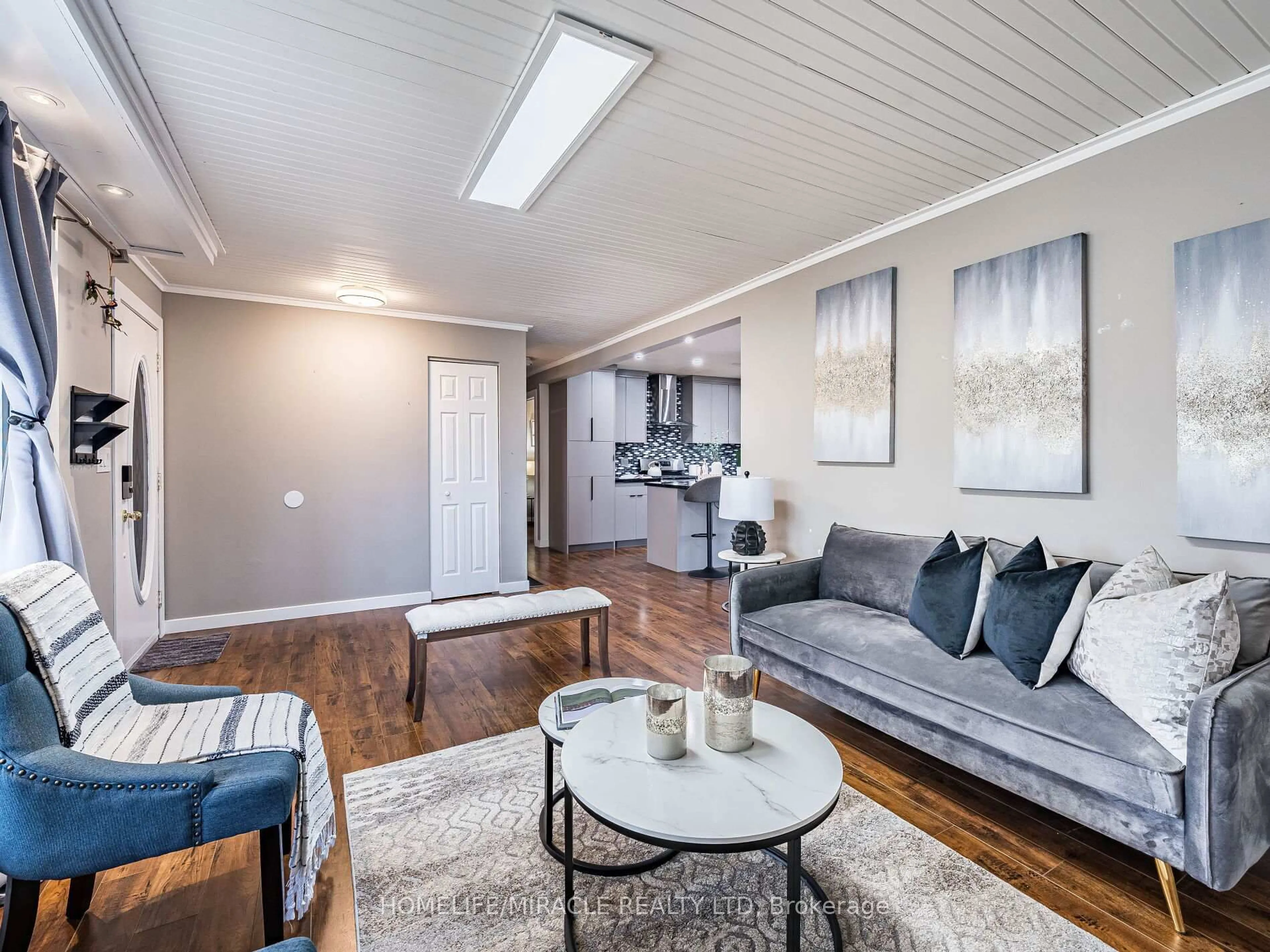 Living room with furniture, wood/laminate floor for 260 Broadview Ave, Woodstock Ontario N4S 2S6