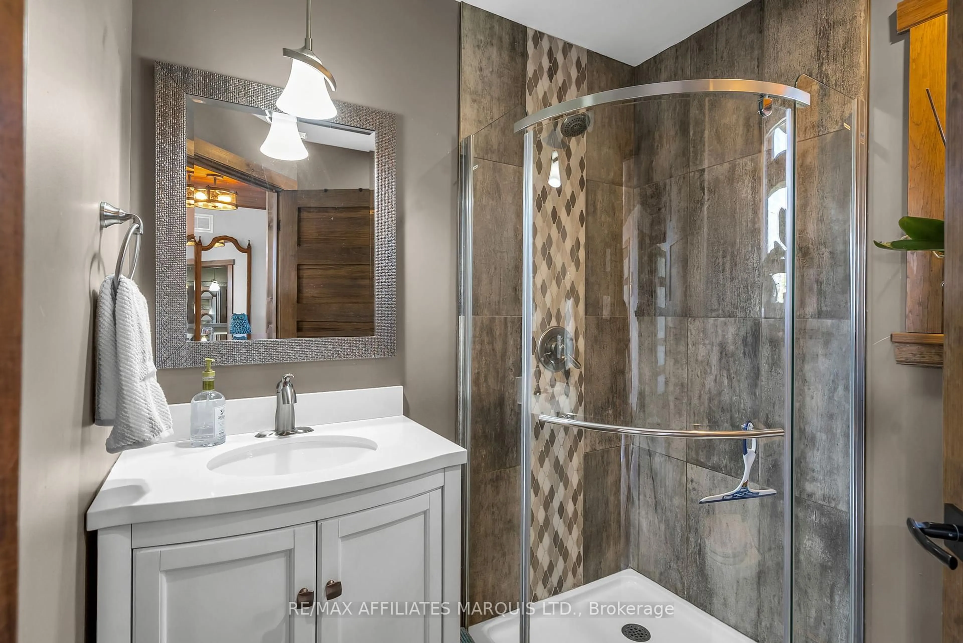 Contemporary bathroom, ceramic/tile floor for 6857 Silmser Rd, South Glengarry Ontario K6H 5R5