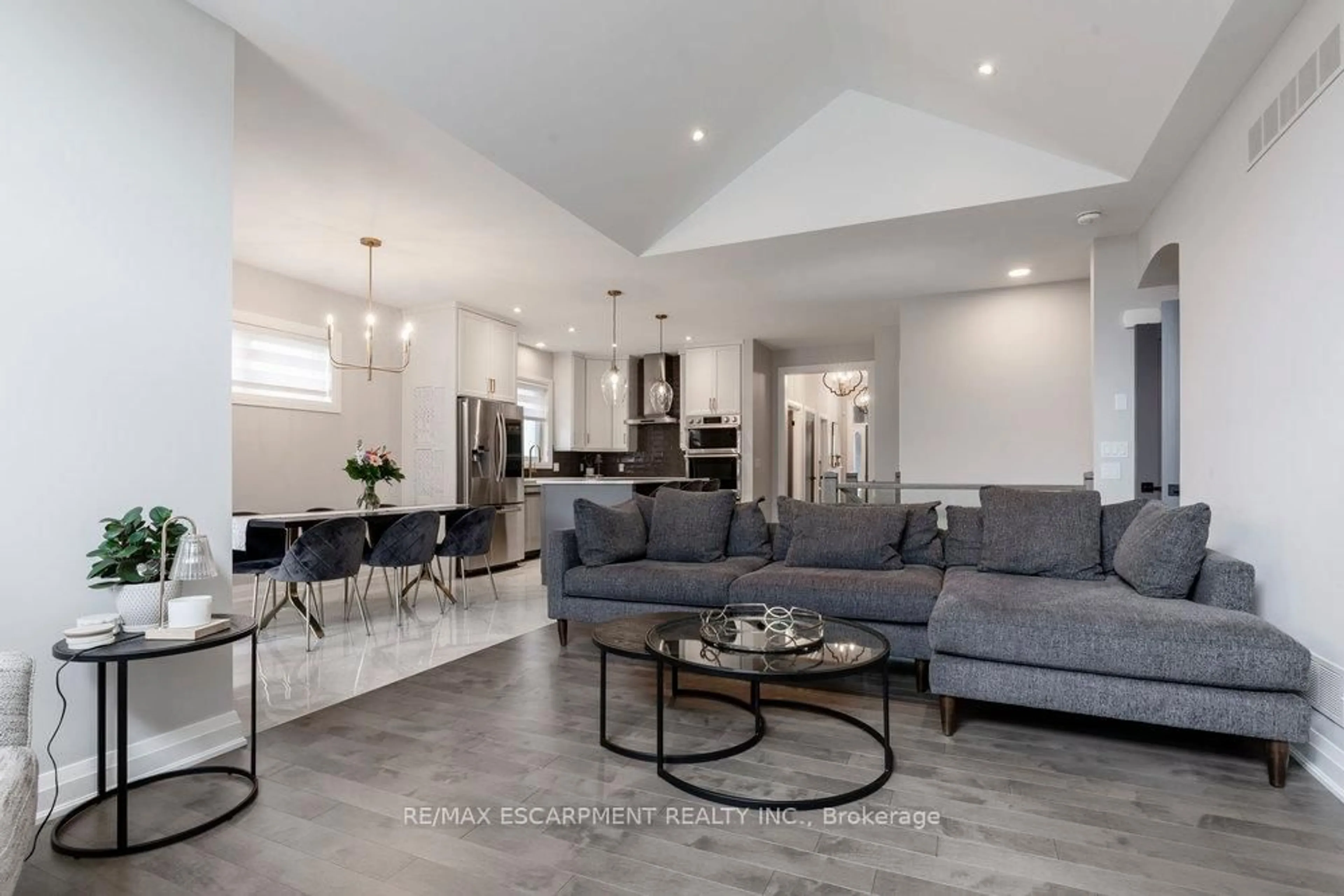 Living room with furniture, unknown for 98 CARRICK Tr, Welland Ontario L3B 0E8