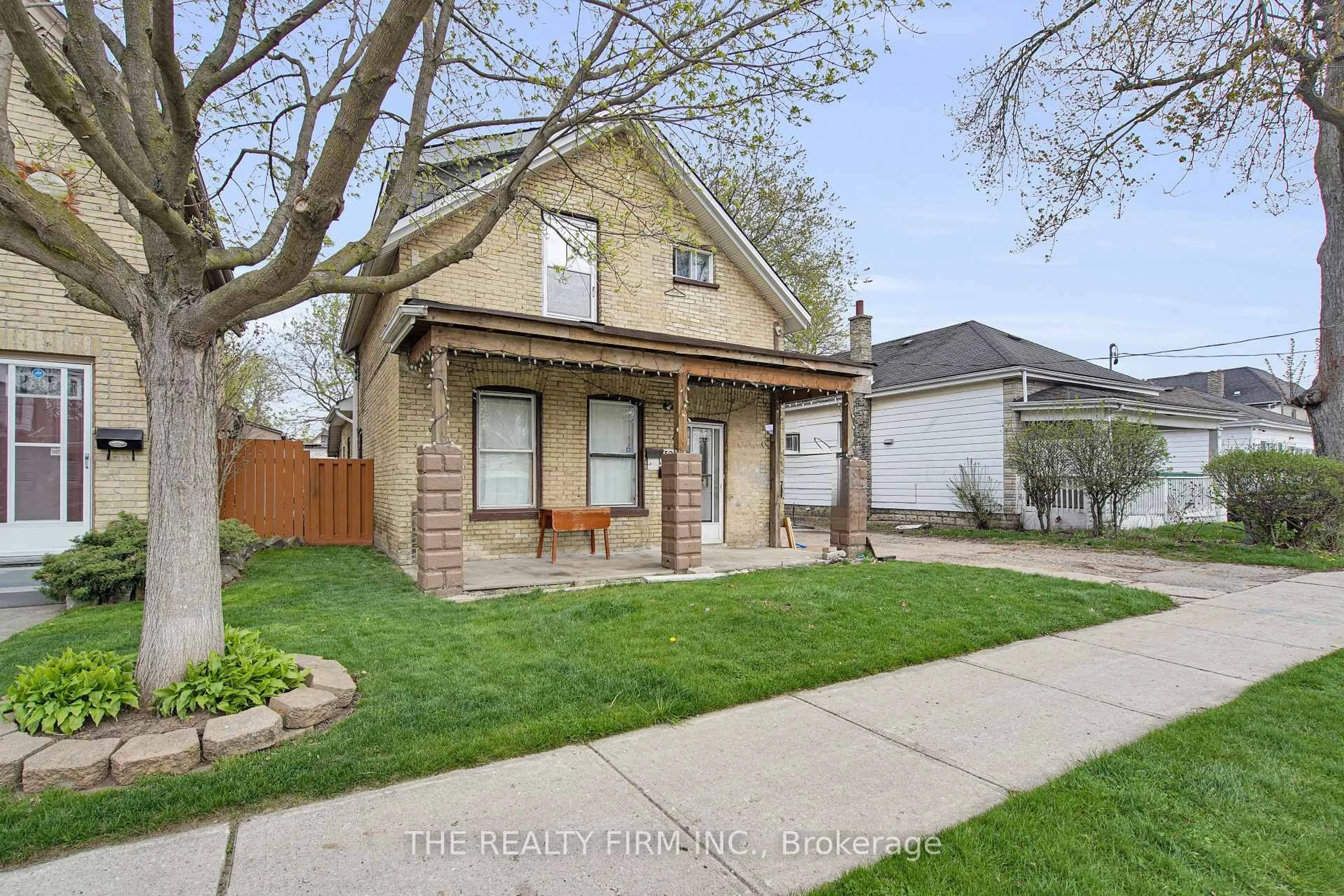 Home with brick exterior material, street for 524 Simcoe St, London East Ontario N6B 1K4