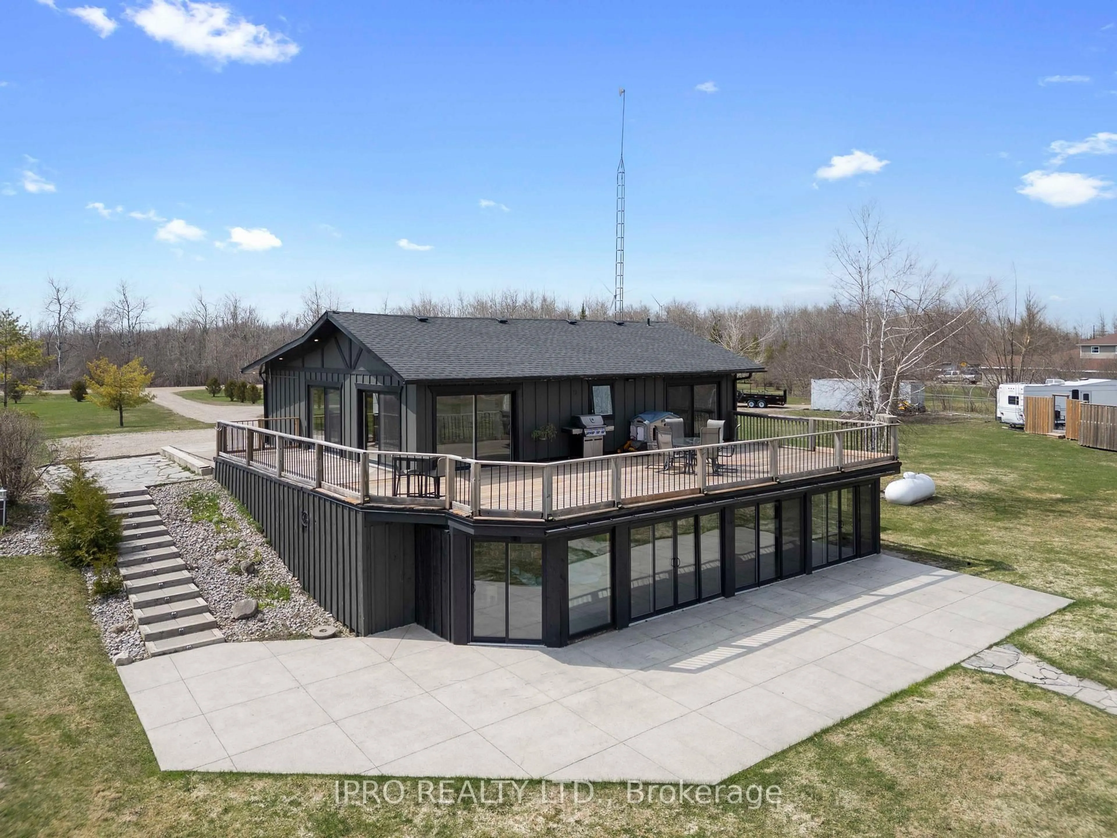 A pic from outside/outdoor area/front of a property/back of a property/a pic from drone, building for 375721 6th Line, Amaranth Ontario L9V 1K9