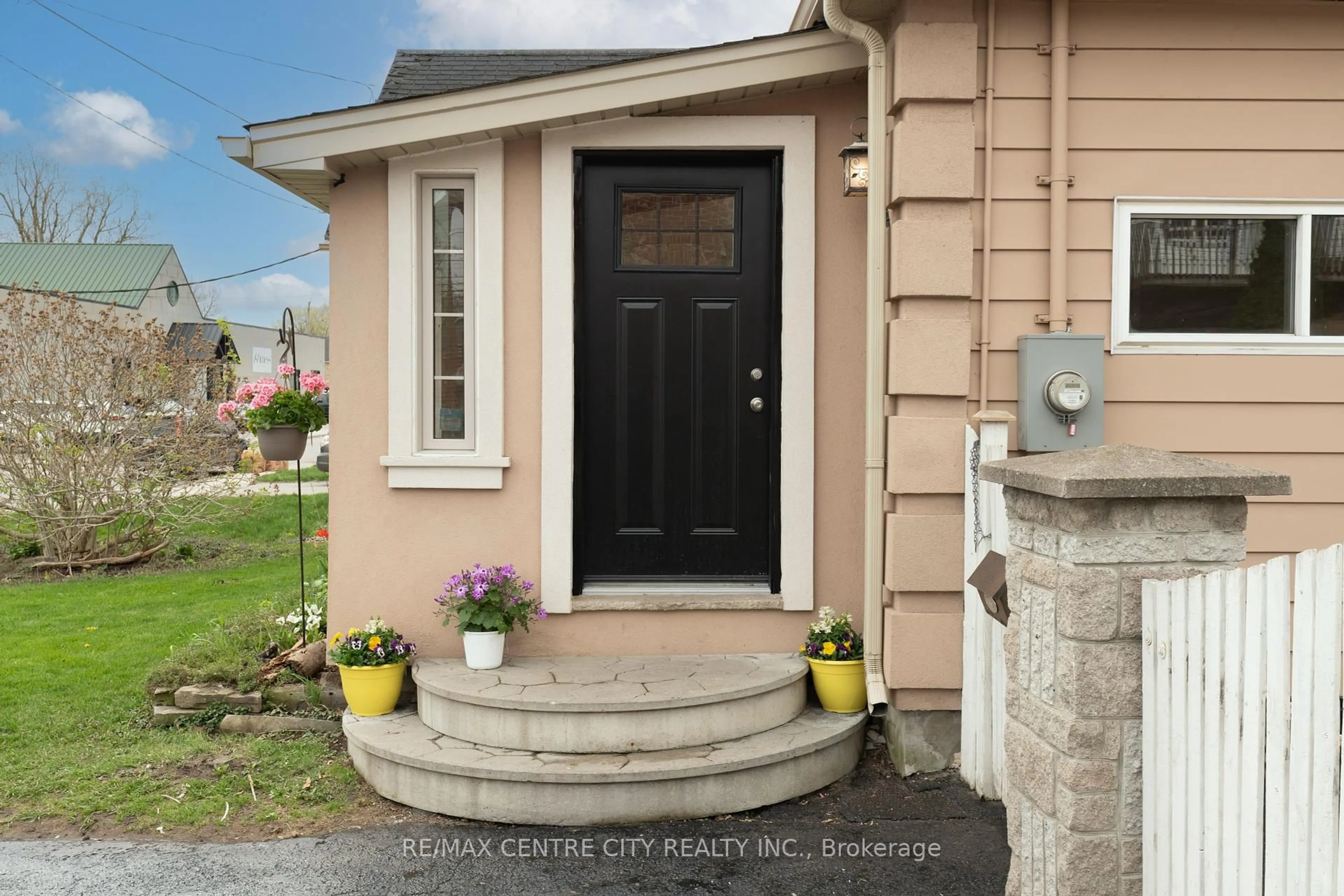 Indoor entryway for 37 Pegler St, London East Ontario N5Z 2B4