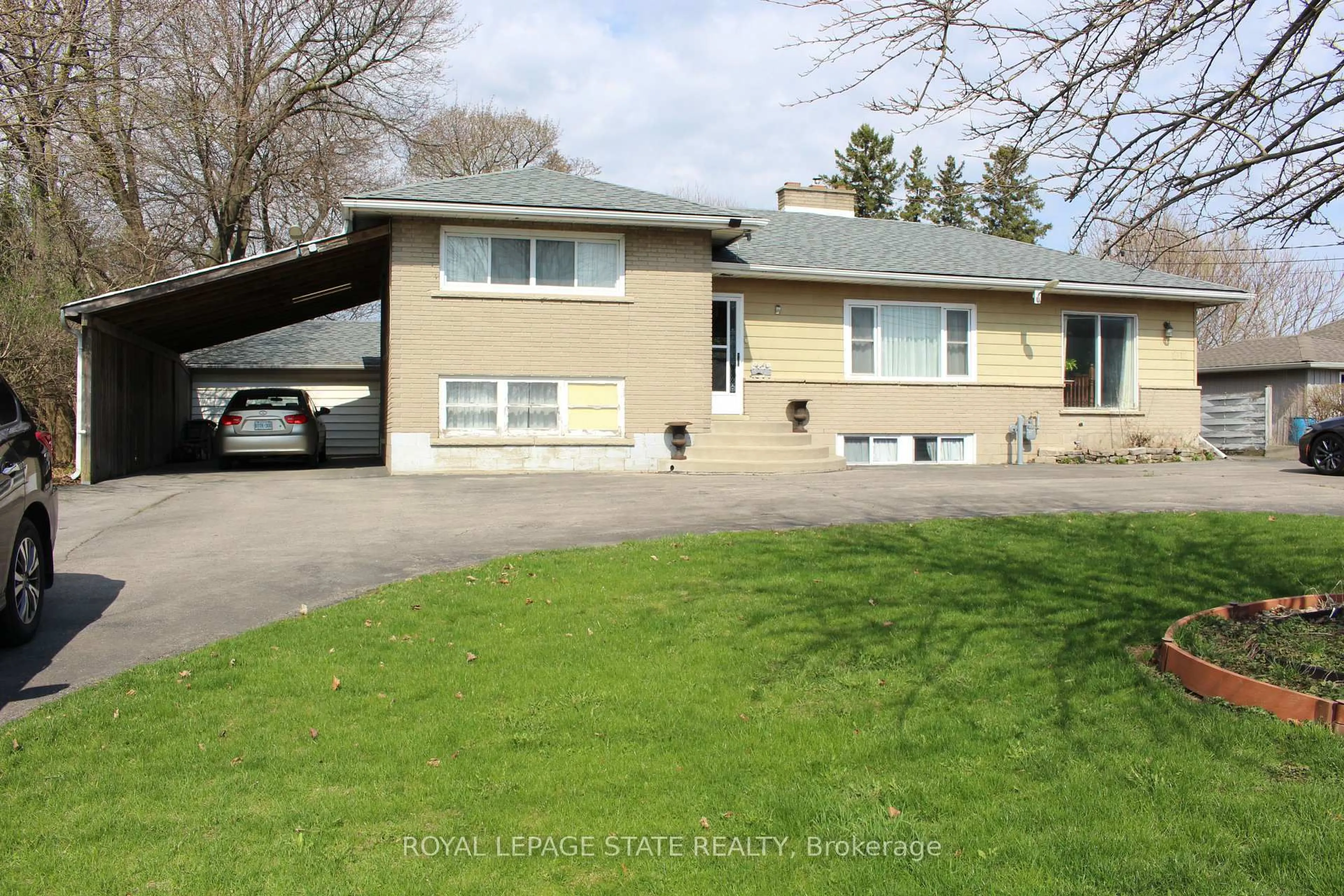 Unknown for 2112 Upper James St, Hamilton Ontario L0R 1W0