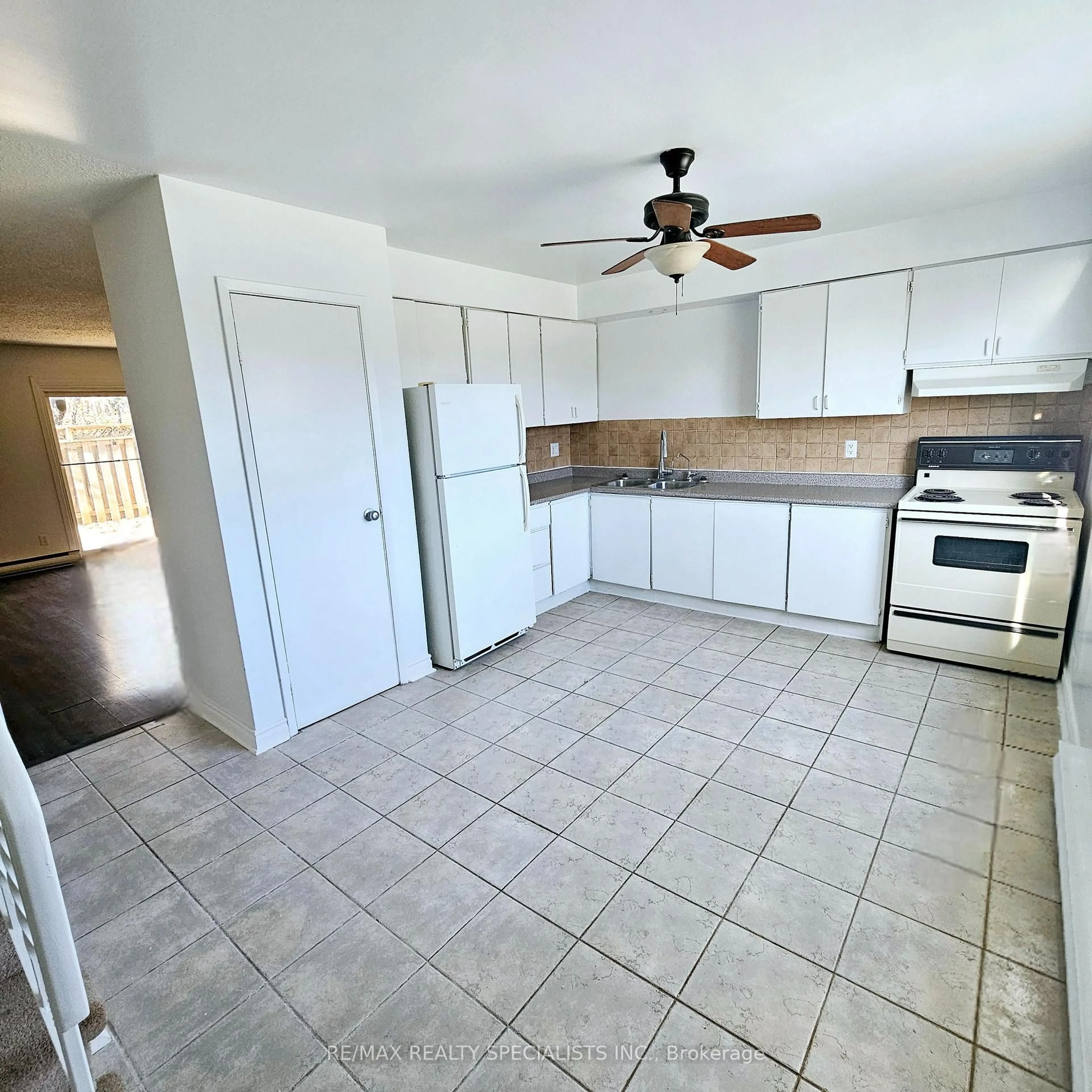 Standard kitchen, ceramic/tile floor for 135 Chalmers St #7, Cambridge Ontario N1R 6M2