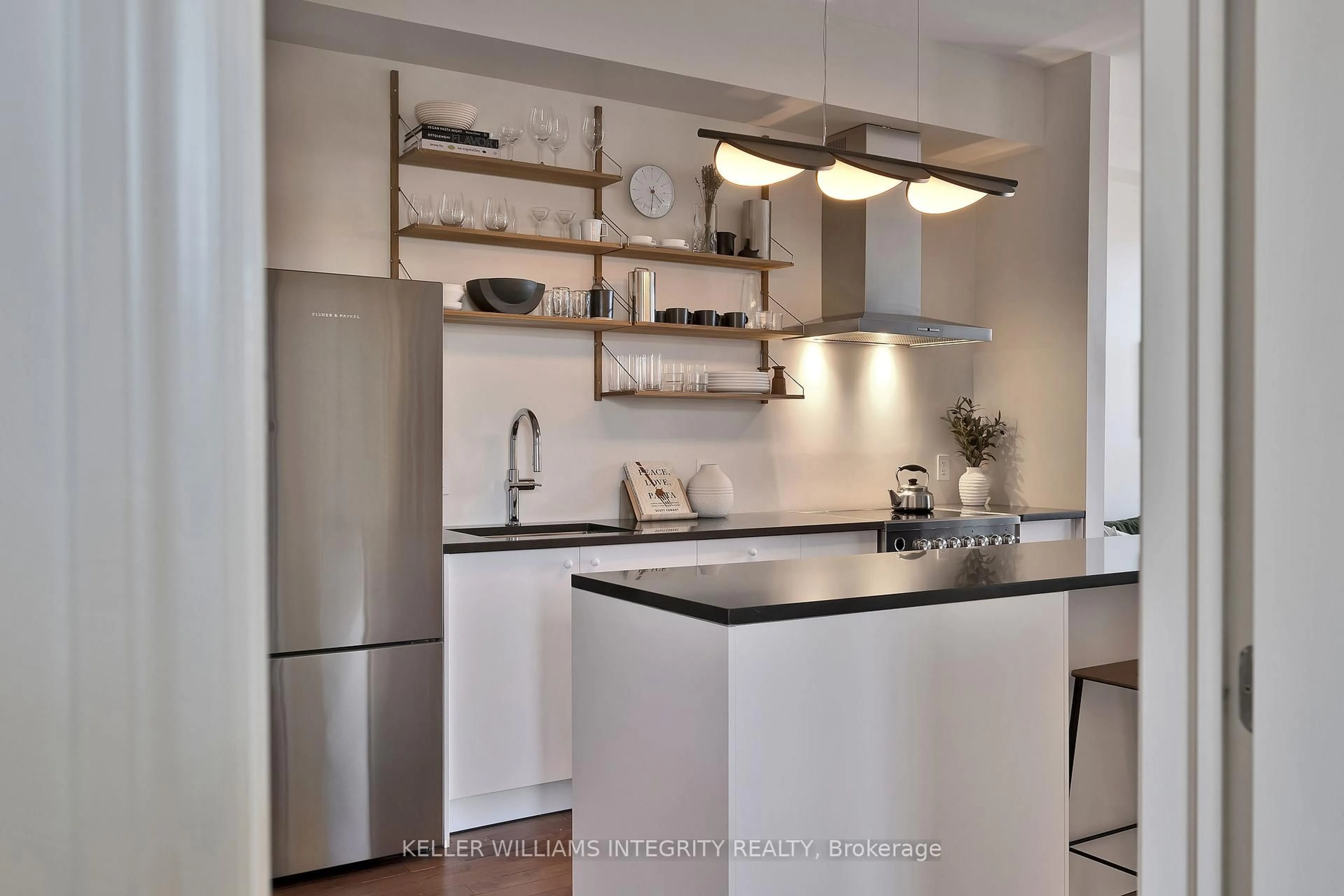 Contemporary kitchen, ceramic/tile floor for 429 Kent St #507, Ottawa Ontario K2P 1B5
