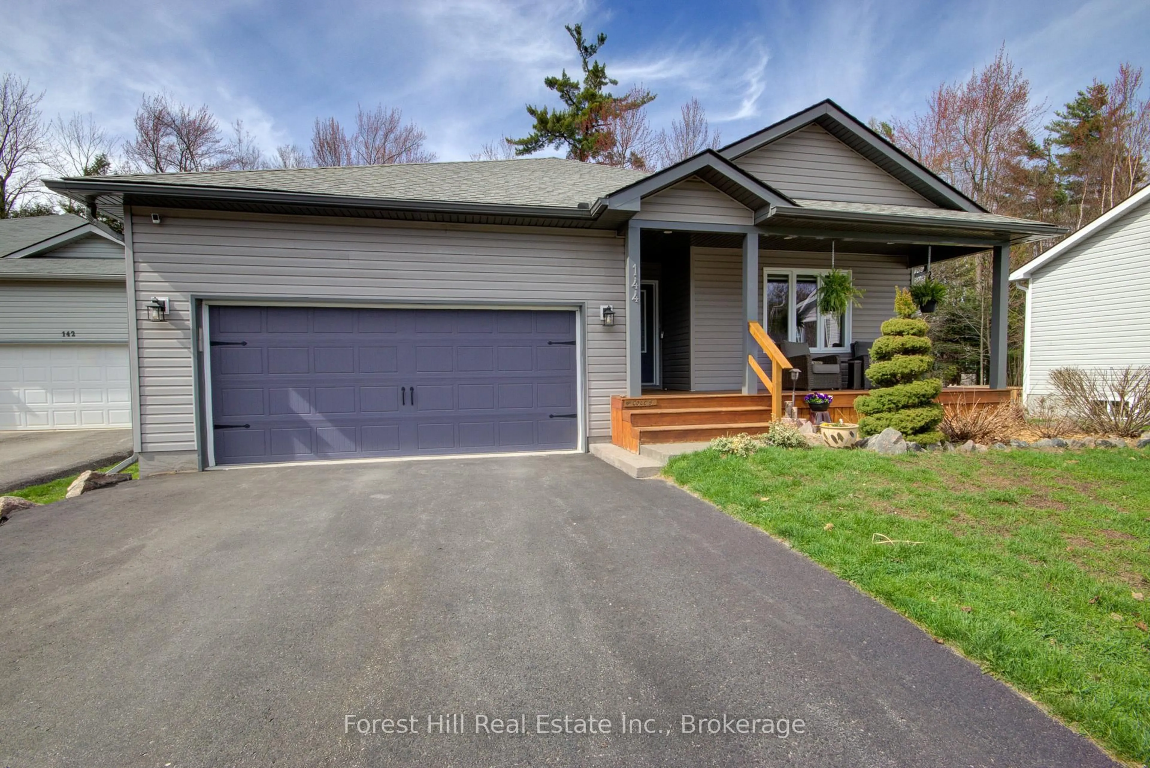 Home with vinyl exterior material, street for 144 Pineridge Gate, Gravenhurst Ontario P1P 1Z1