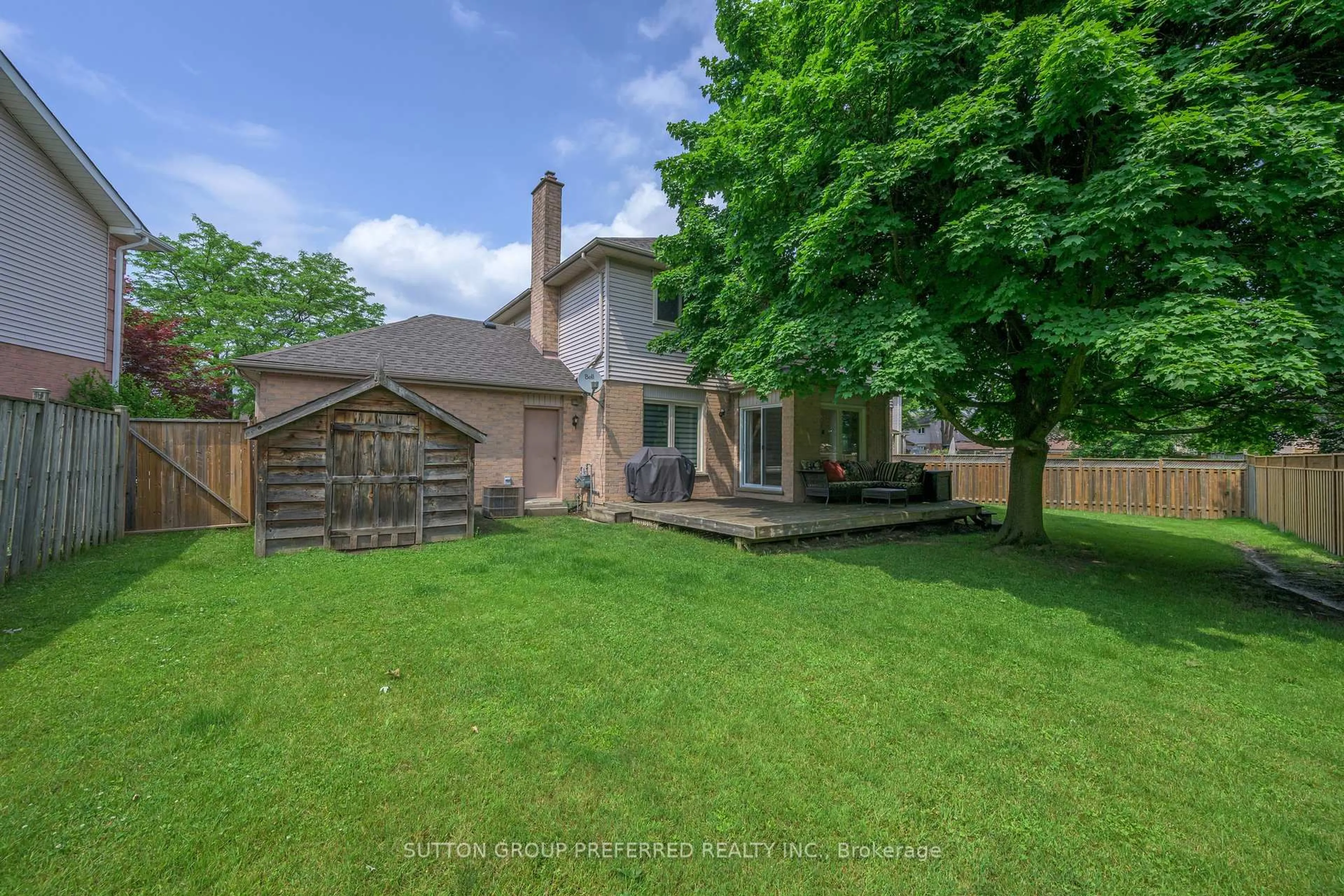 A pic from outside/outdoor area/front of a property/back of a property/a pic from drone, street for 15 Century Pl, London North Ontario N6H 4W8