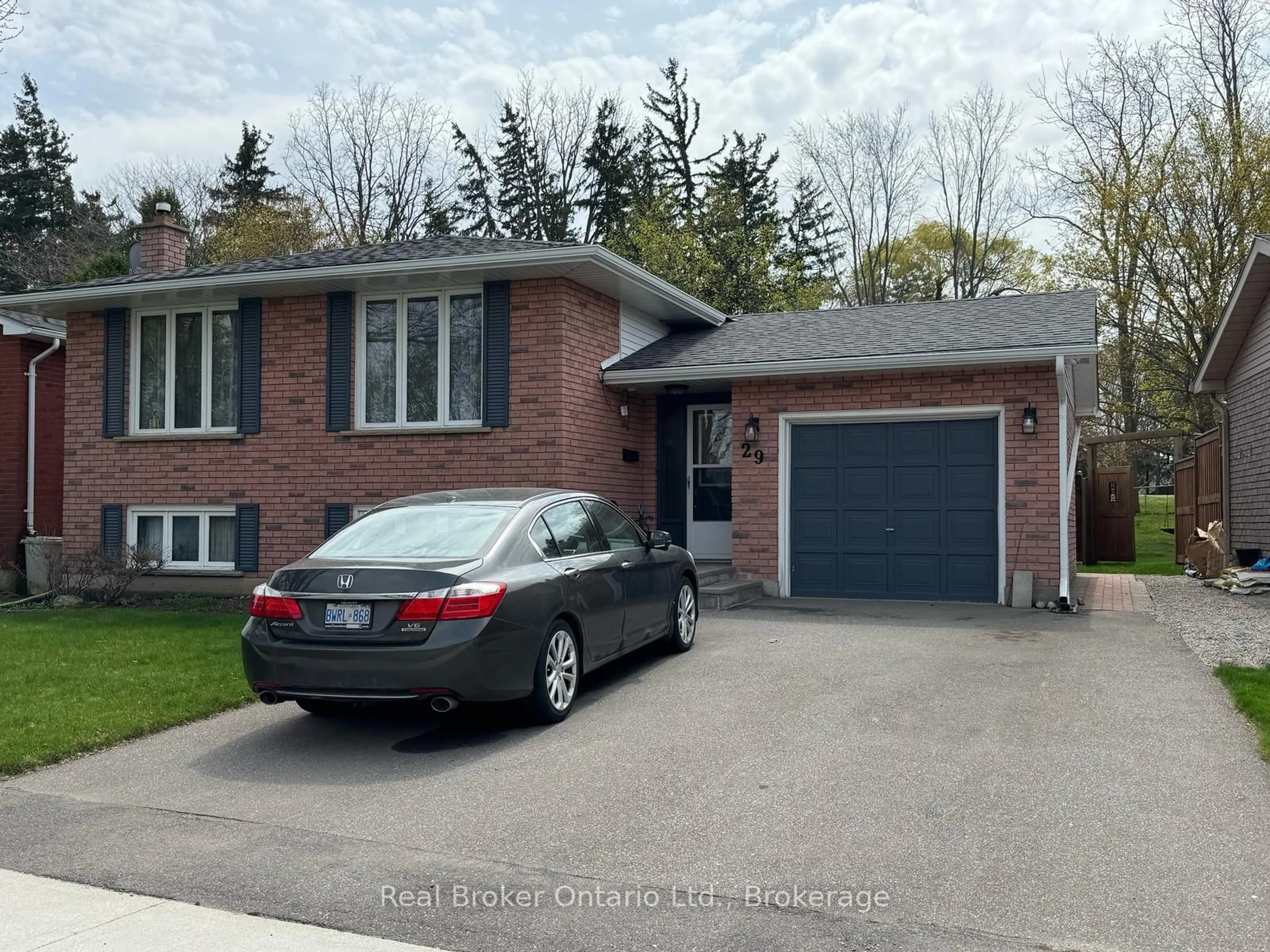 Home with brick exterior material, street for 29 Allensgate Dr, Brantford Ontario N3V 1C8
