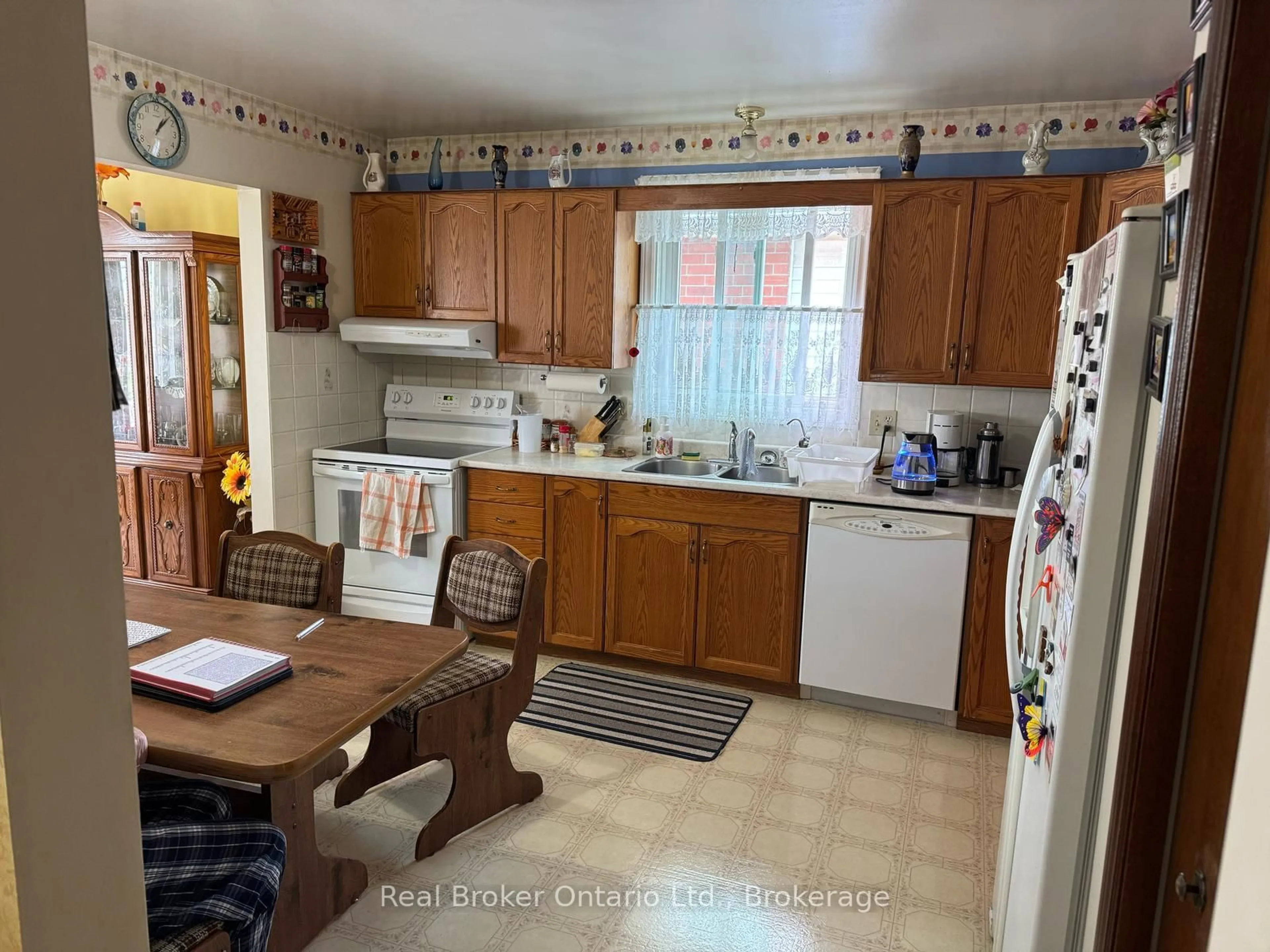 Standard kitchen, unknown for 29 Allensgate Dr, Brantford Ontario N3V 1C8