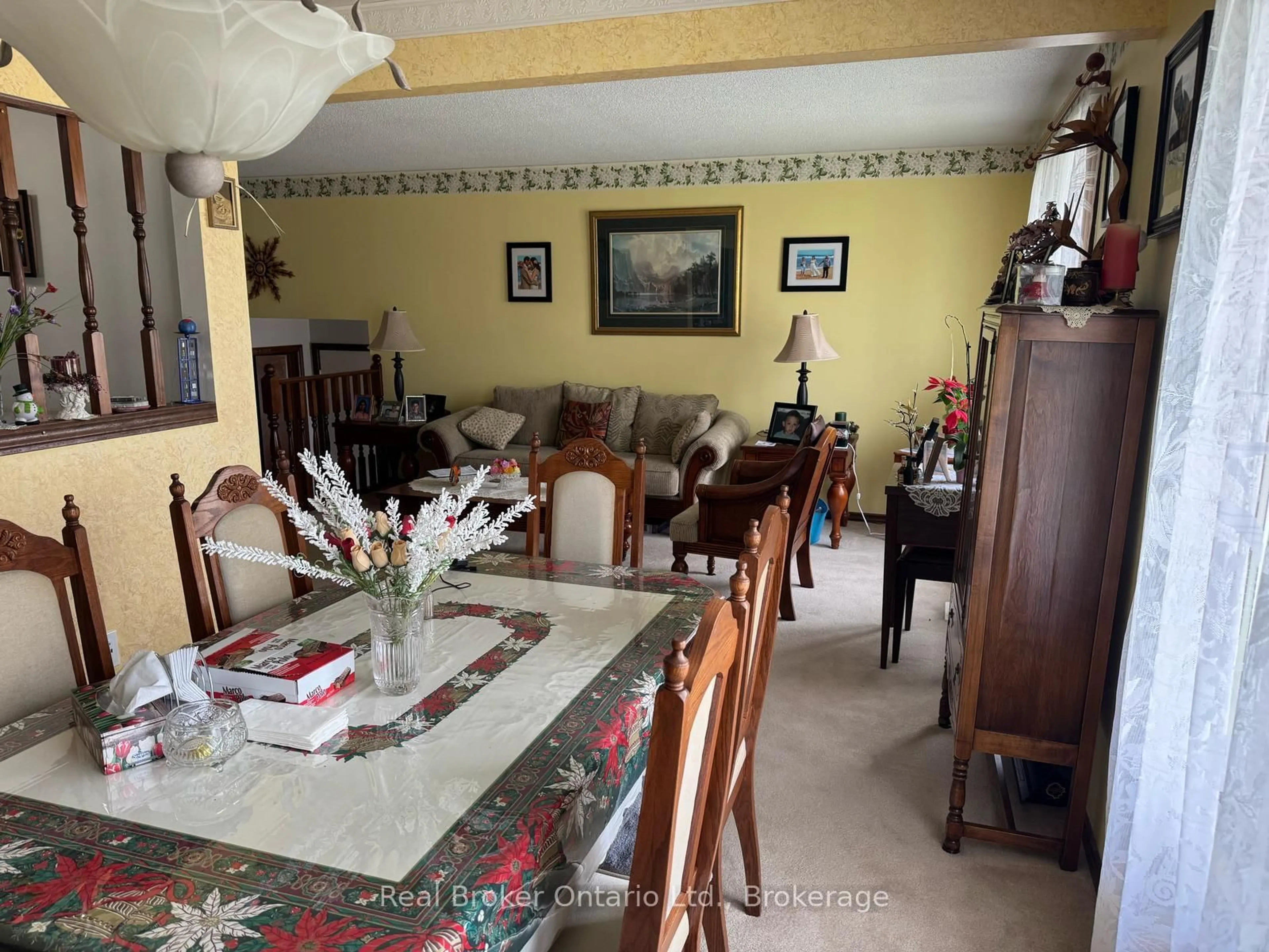 Dining room, floor is not visible for 29 Allensgate Dr, Brantford Ontario N3V 1C8