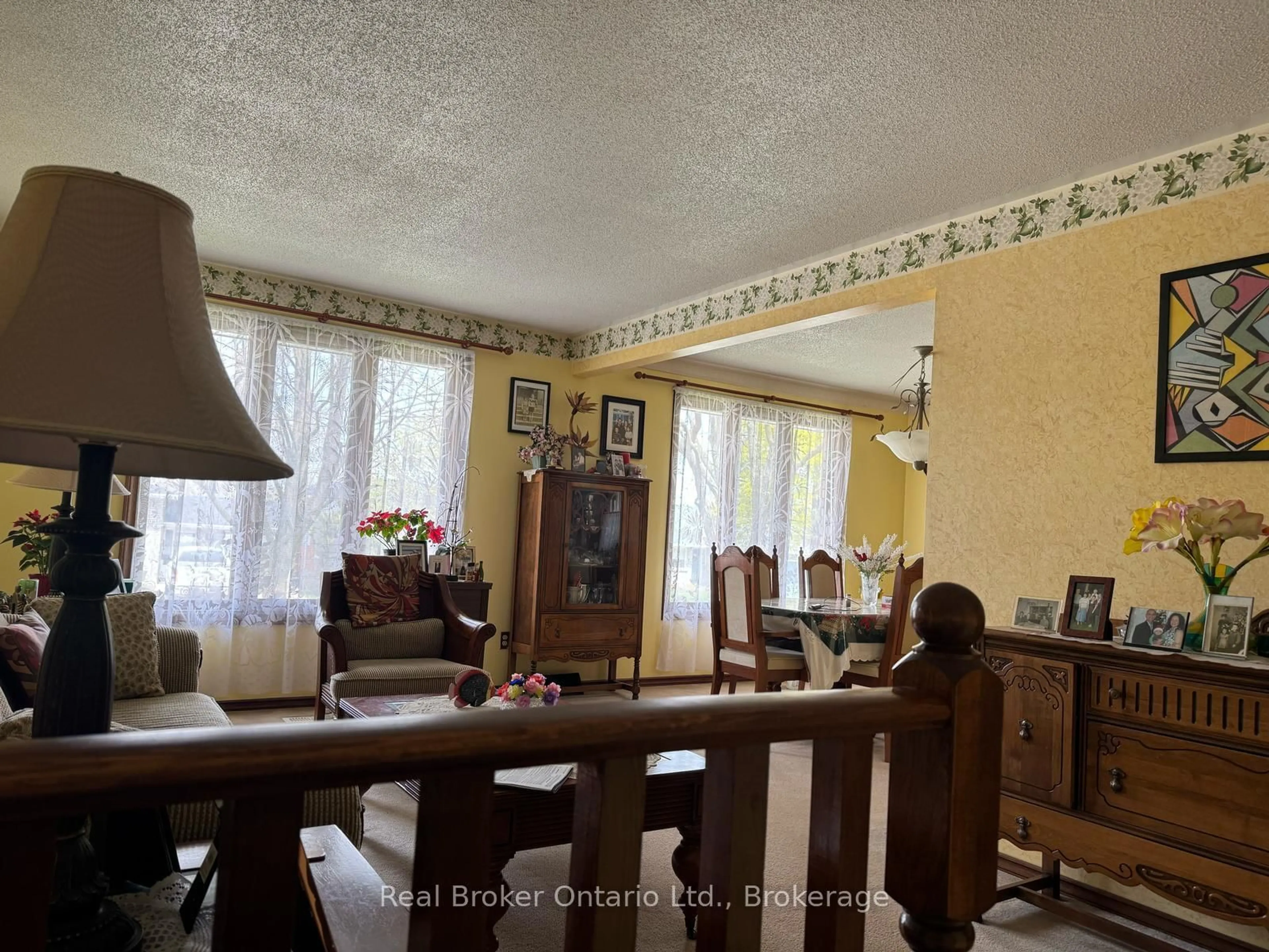 Dining room, floor is not visible for 29 Allensgate Dr, Brantford Ontario N3V 1C8