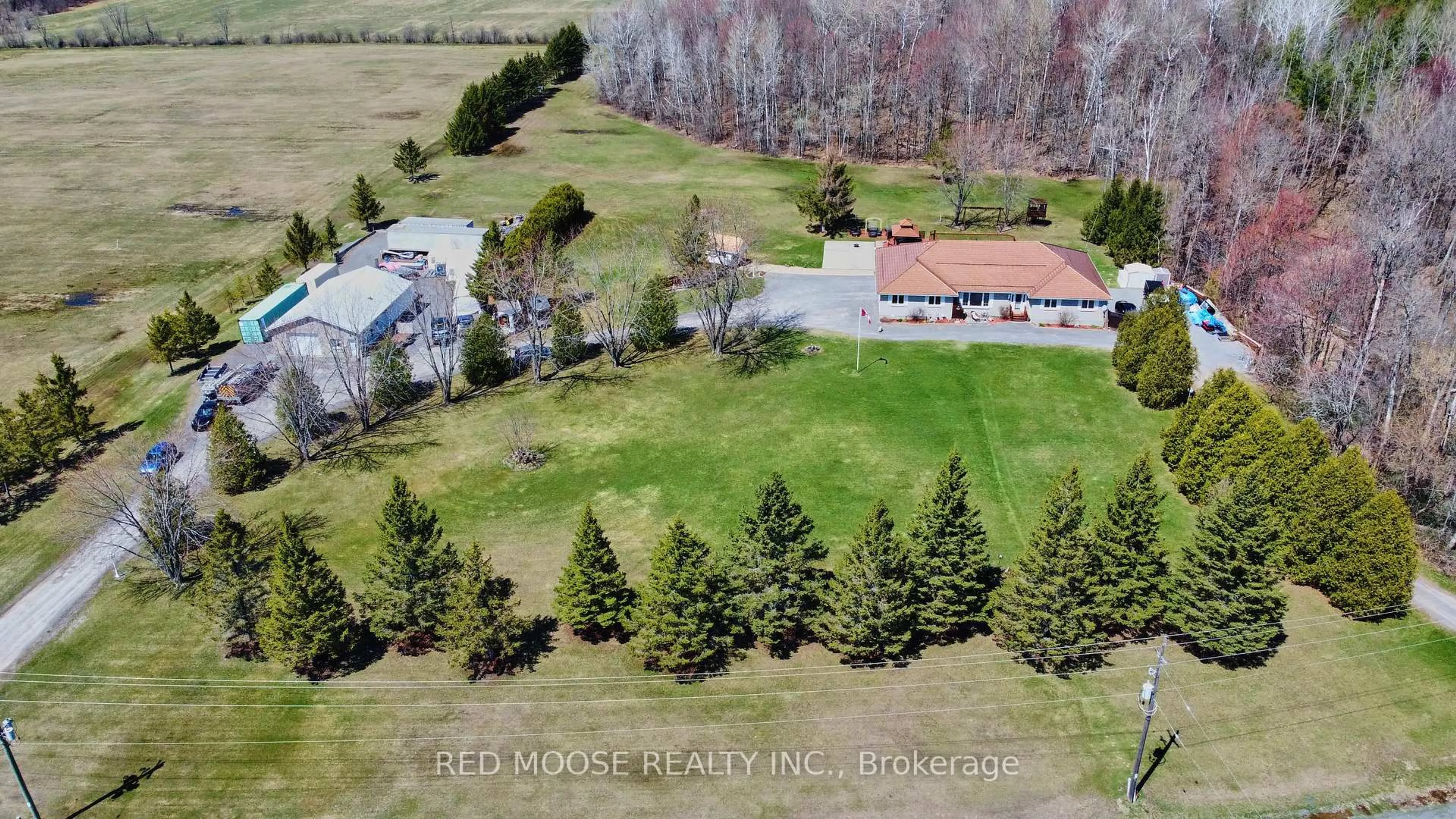 A pic from outside/outdoor area/front of a property/back of a property/a pic from drone, unknown for 9859 Russell Rd, Ottawa Ontario K4B 1R8