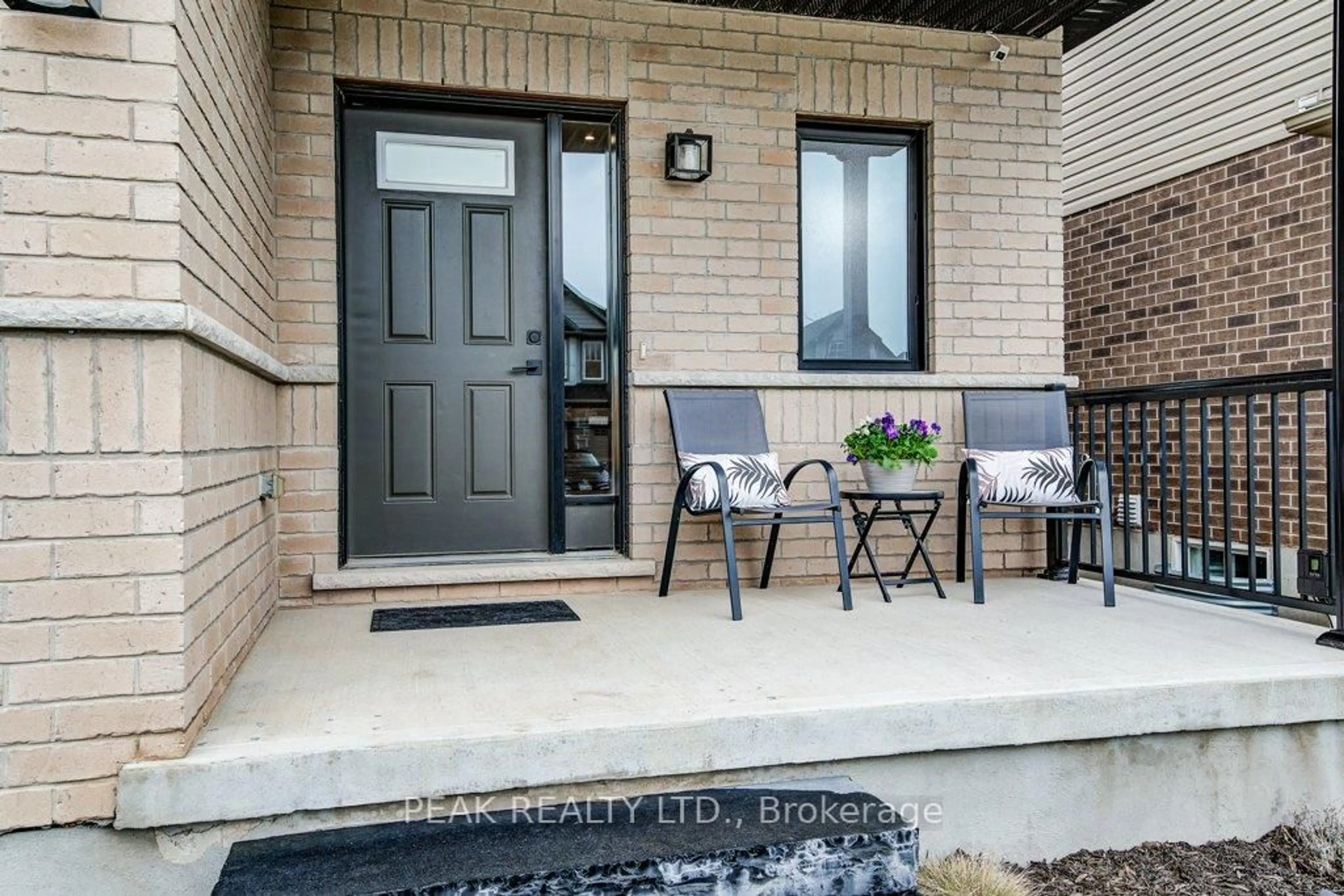 Indoor entryway for 192 Snyder Ave, Woolwich Ontario N3B 0C9