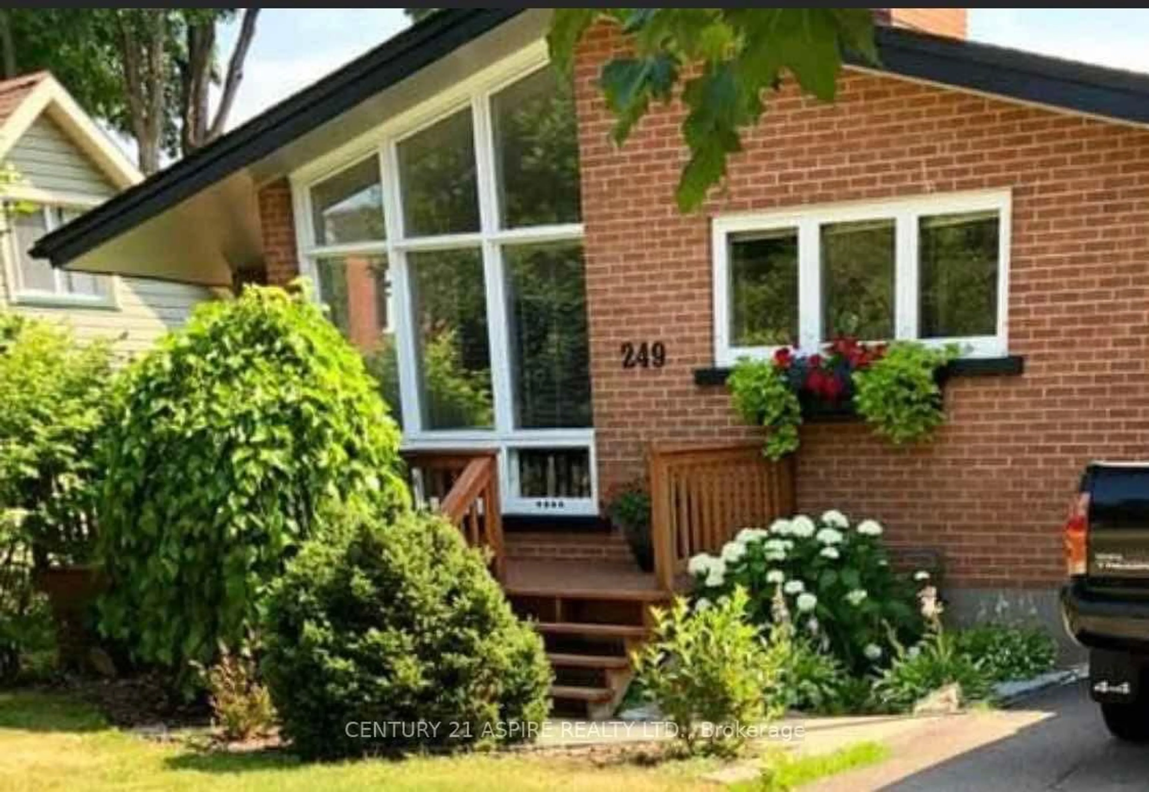 Home with brick exterior material, unknown for 249 Peter St, Pembroke Ontario K8A 1R1