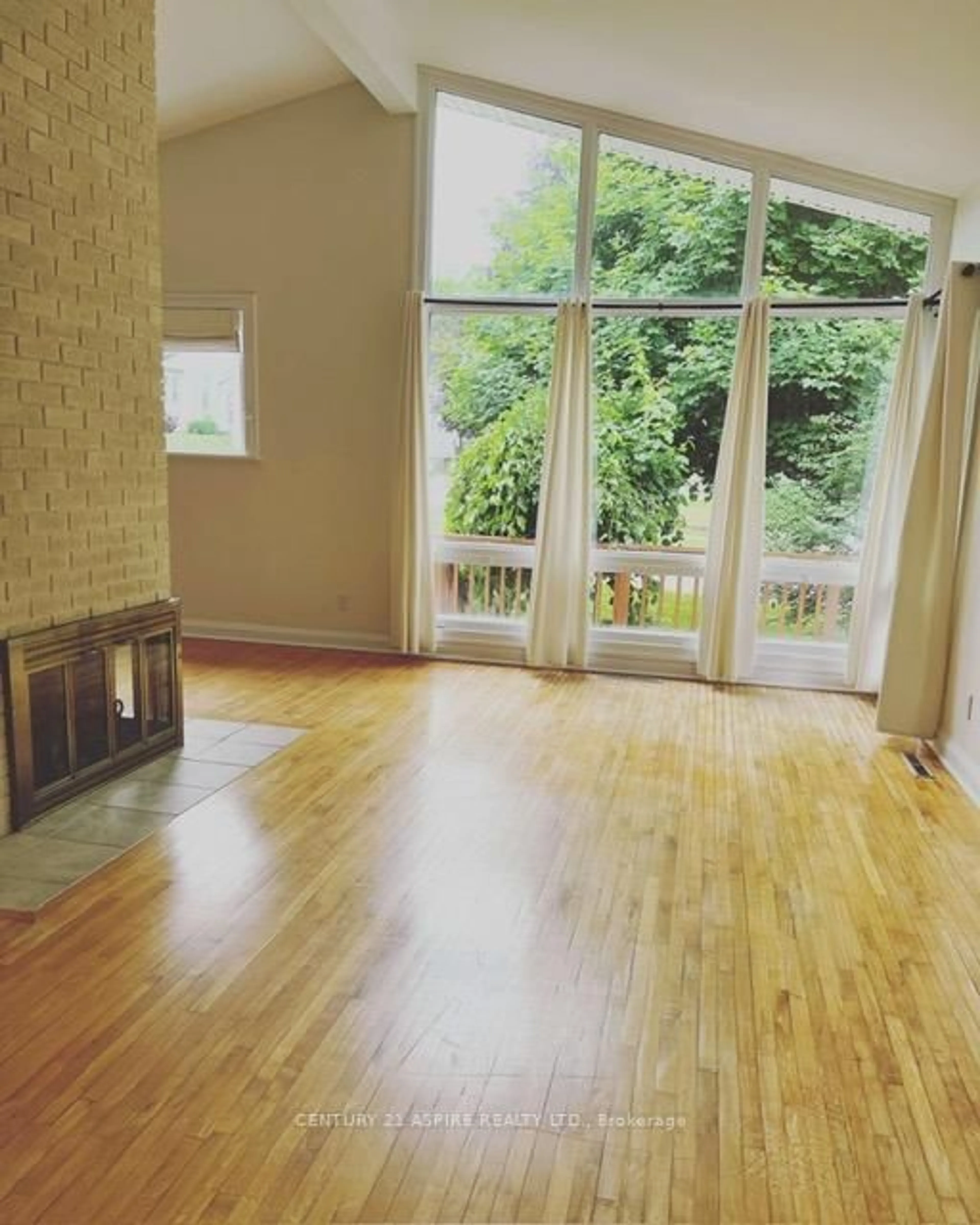 A pic of a room for 249 Peter St, Pembroke Ontario K8A 1R1