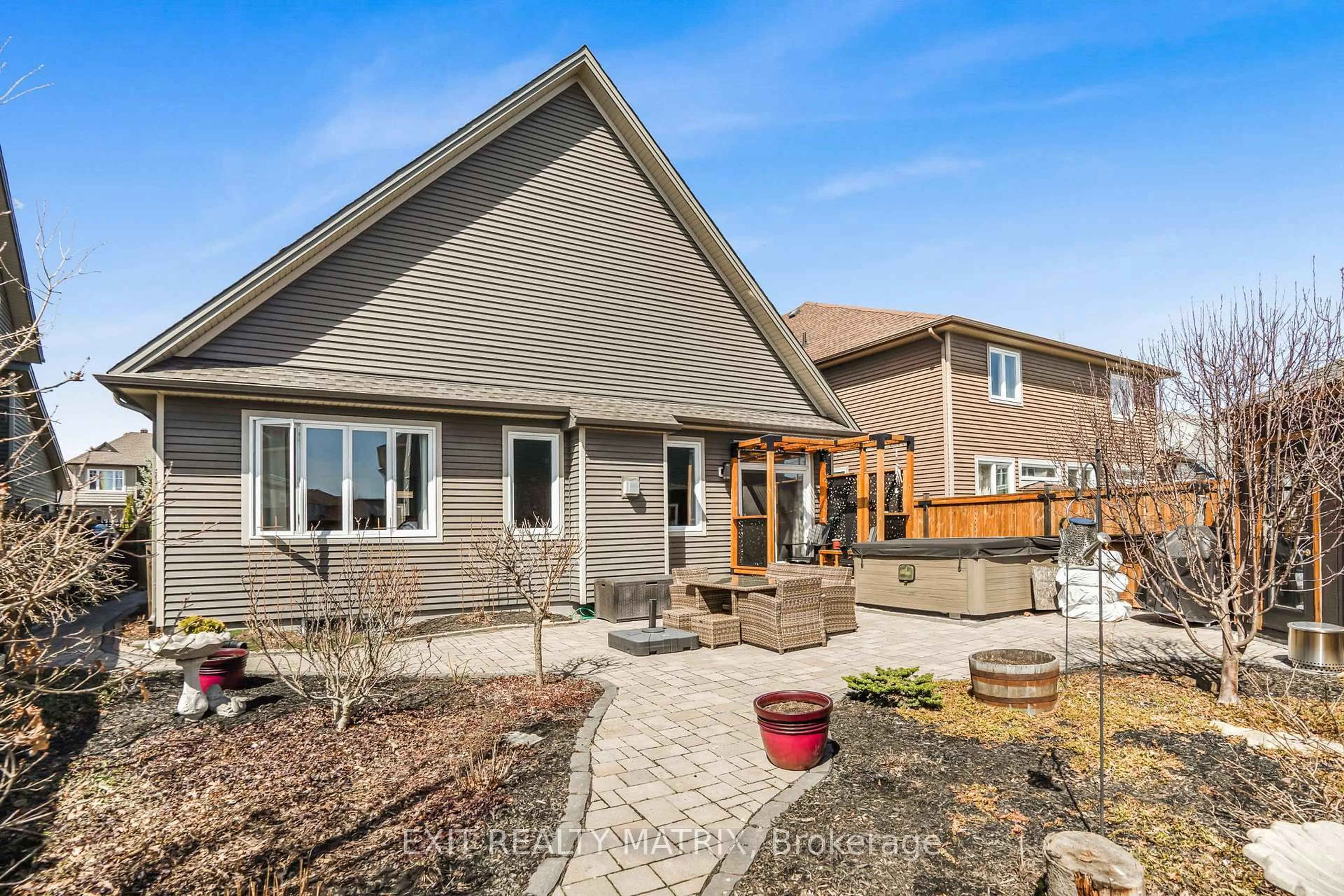 Home with vinyl exterior material, unknown for 454 Creekview Way, Ottawa Ontario K1T 0J5