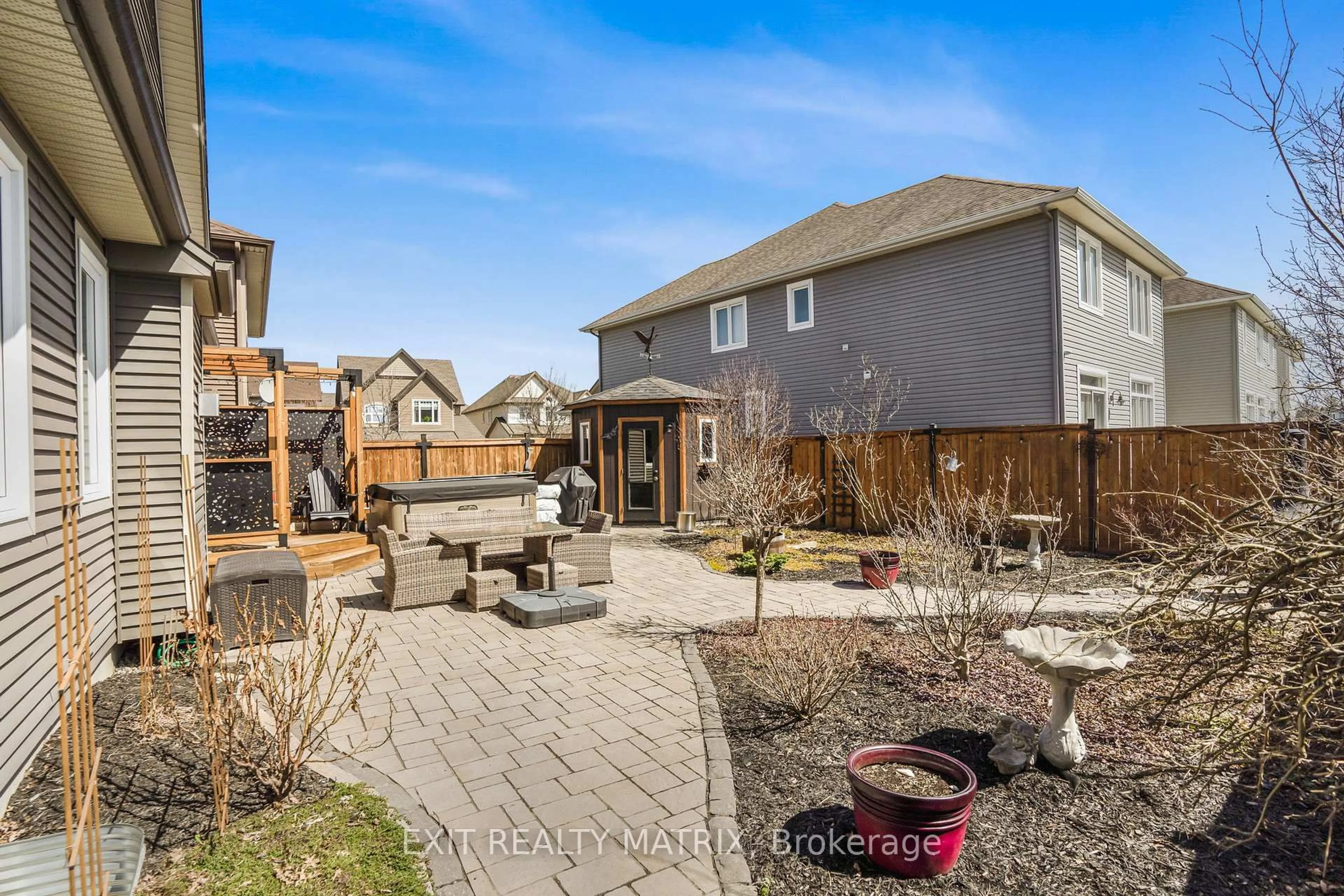 Patio, street for 454 Creekview Way, Ottawa Ontario K1T 0J5