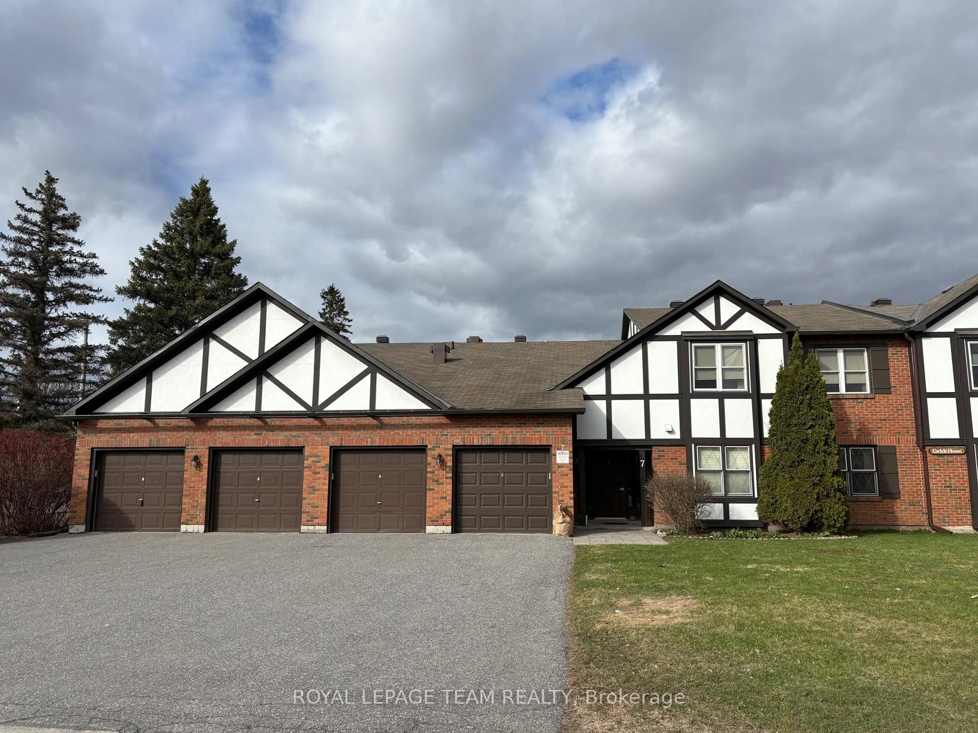 Unknown for 7 Harness Lane #B, Ottawa Ontario K2M 1E1