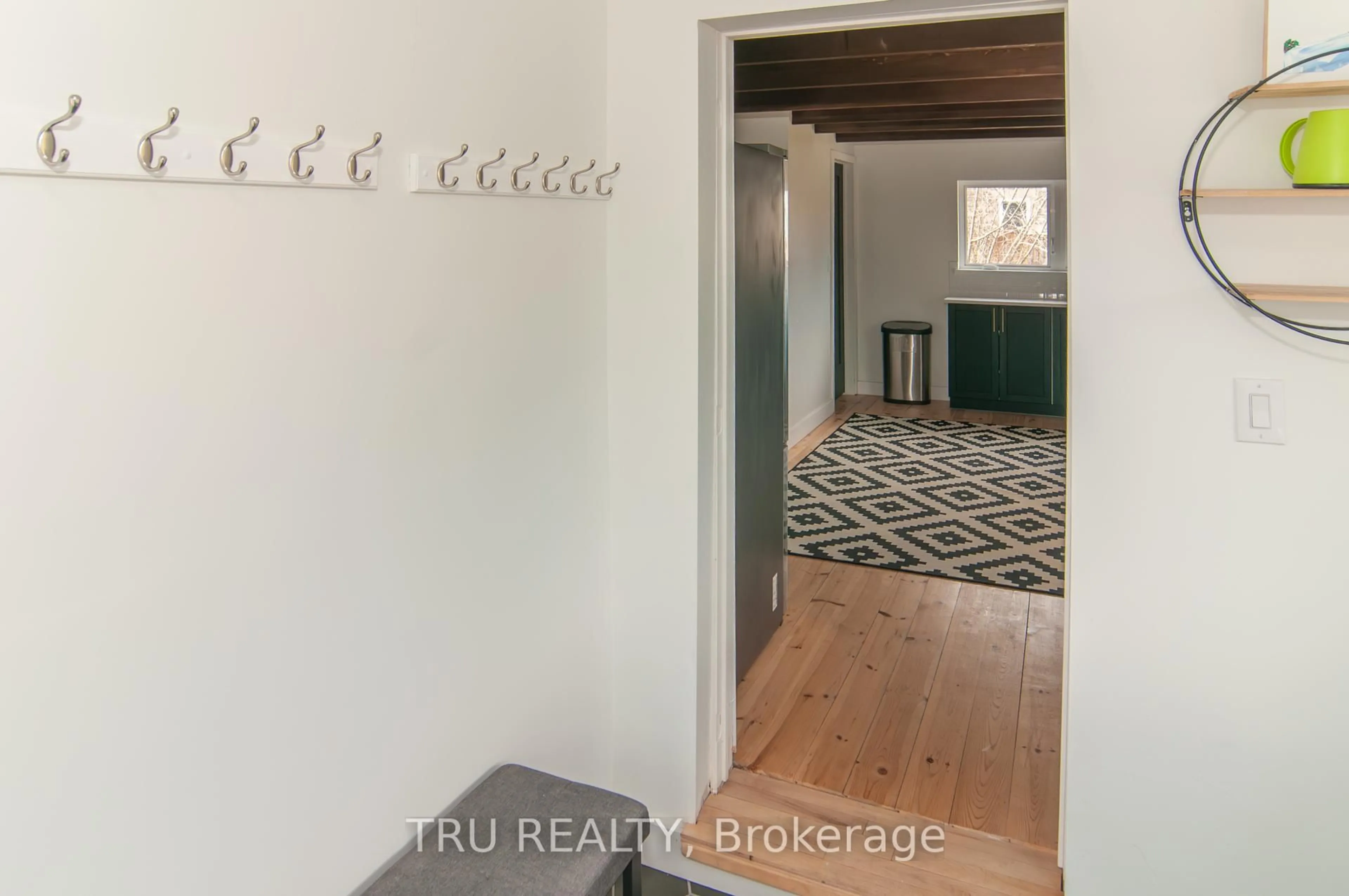 Indoor entryway for 5511 Main St, Osgoode Ontario K0A 2W0