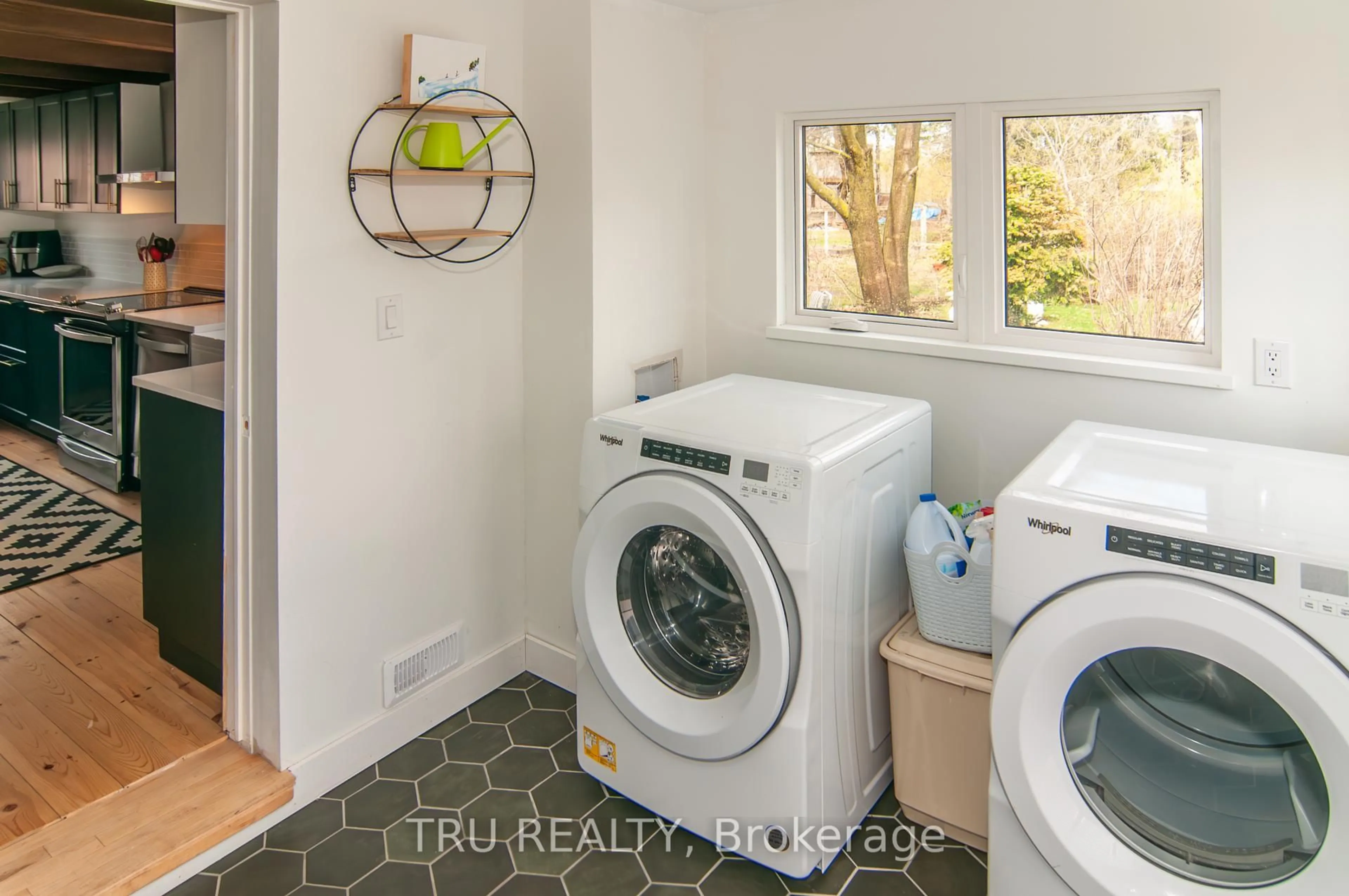 Laundry room for 5511 Main St, Osgoode Ontario K0A 2W0