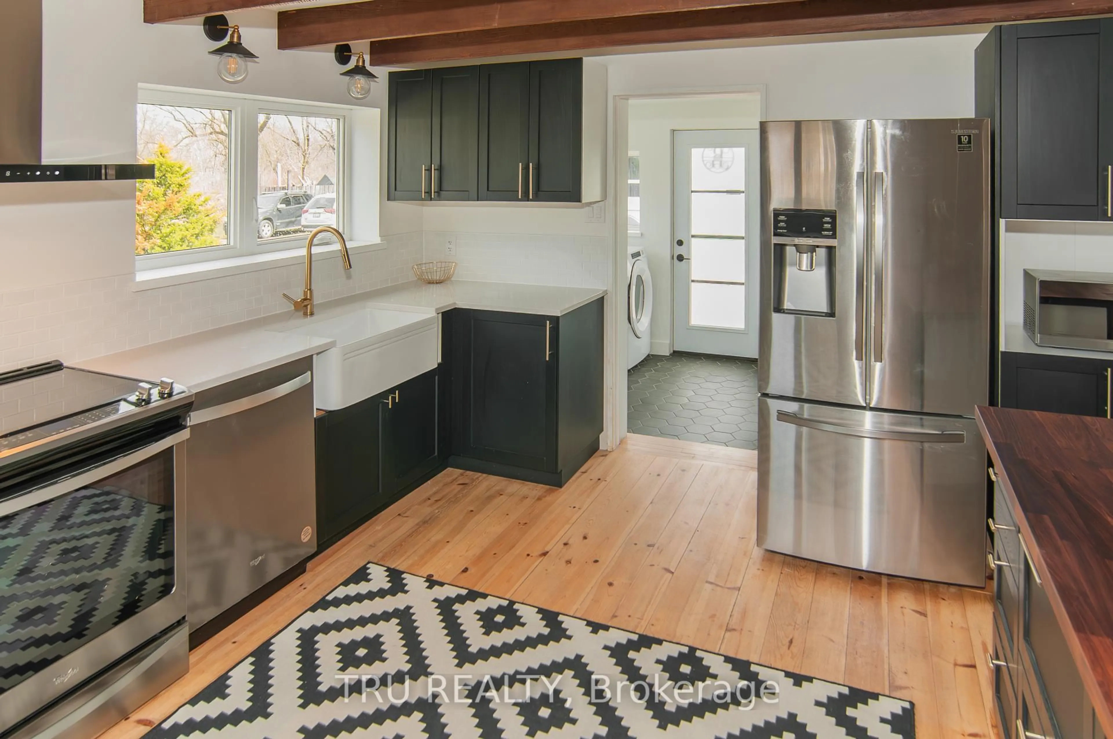 Open concept kitchen, ceramic/tile floor for 5511 Main St, Osgoode Ontario K0A 2W0