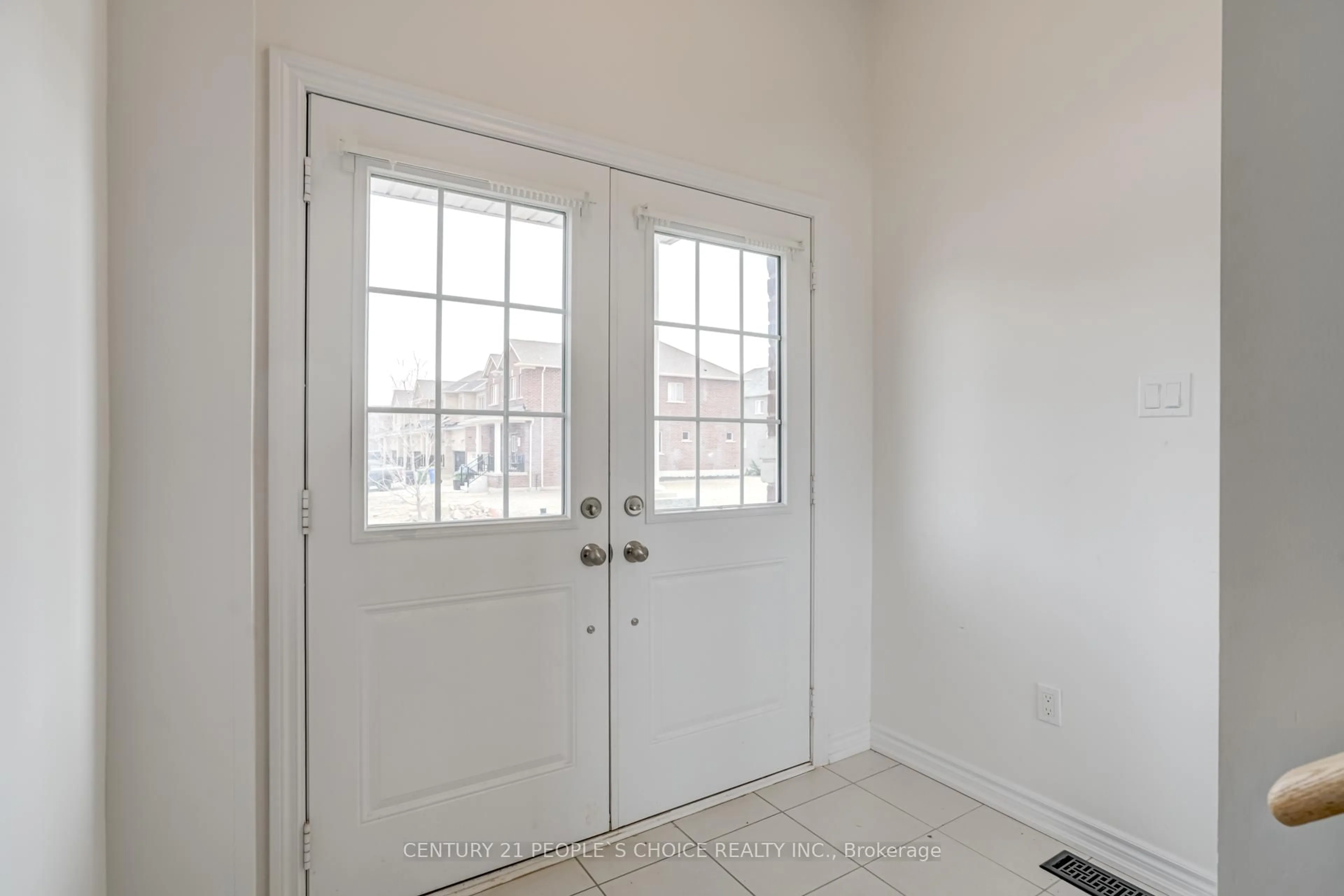 Indoor entryway for 346 Van Dusen Ave, Southgate Ontario N0C 1B0