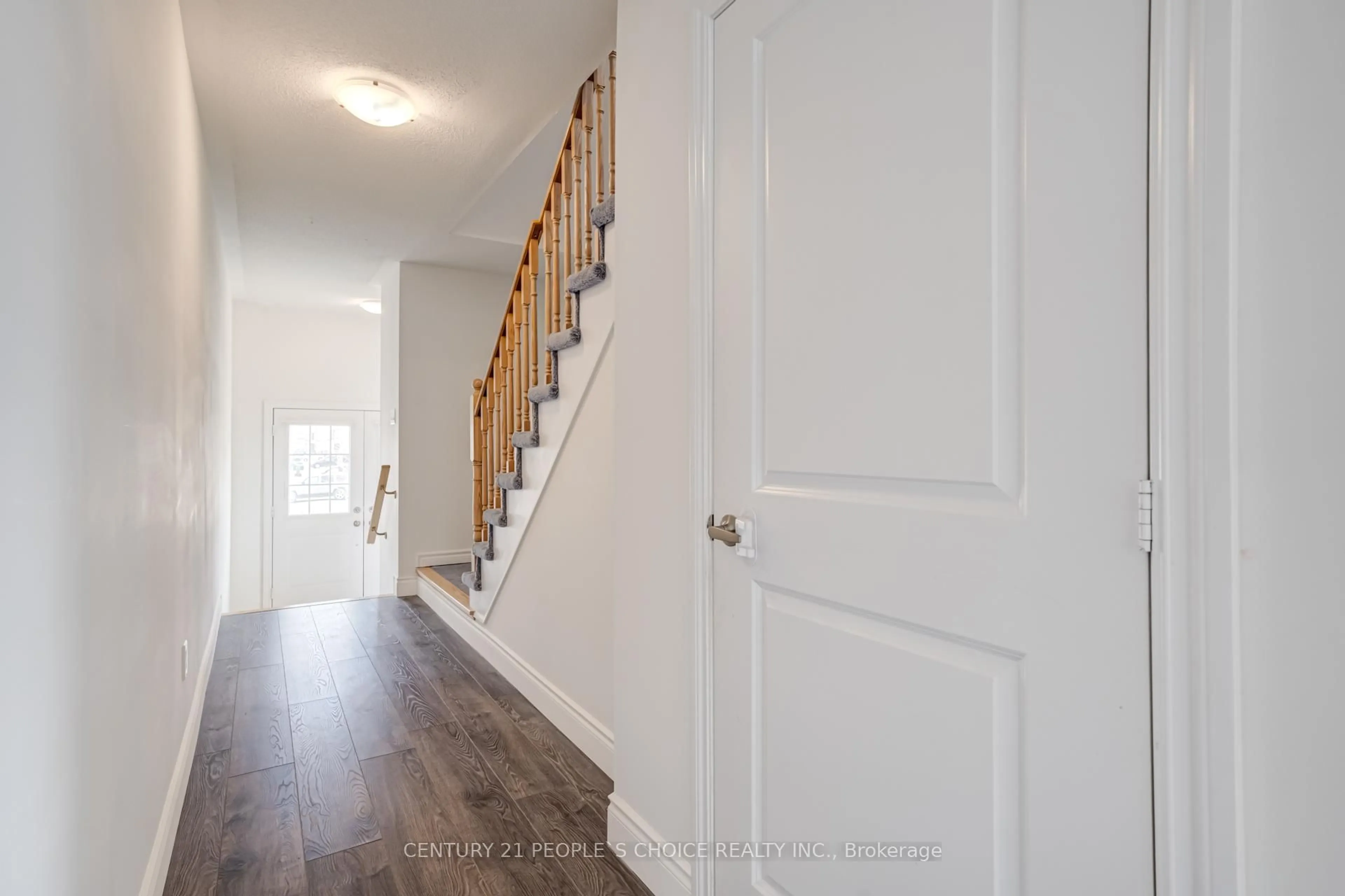 Indoor entryway for 346 Van Dusen Ave, Southgate Ontario N0C 1B0