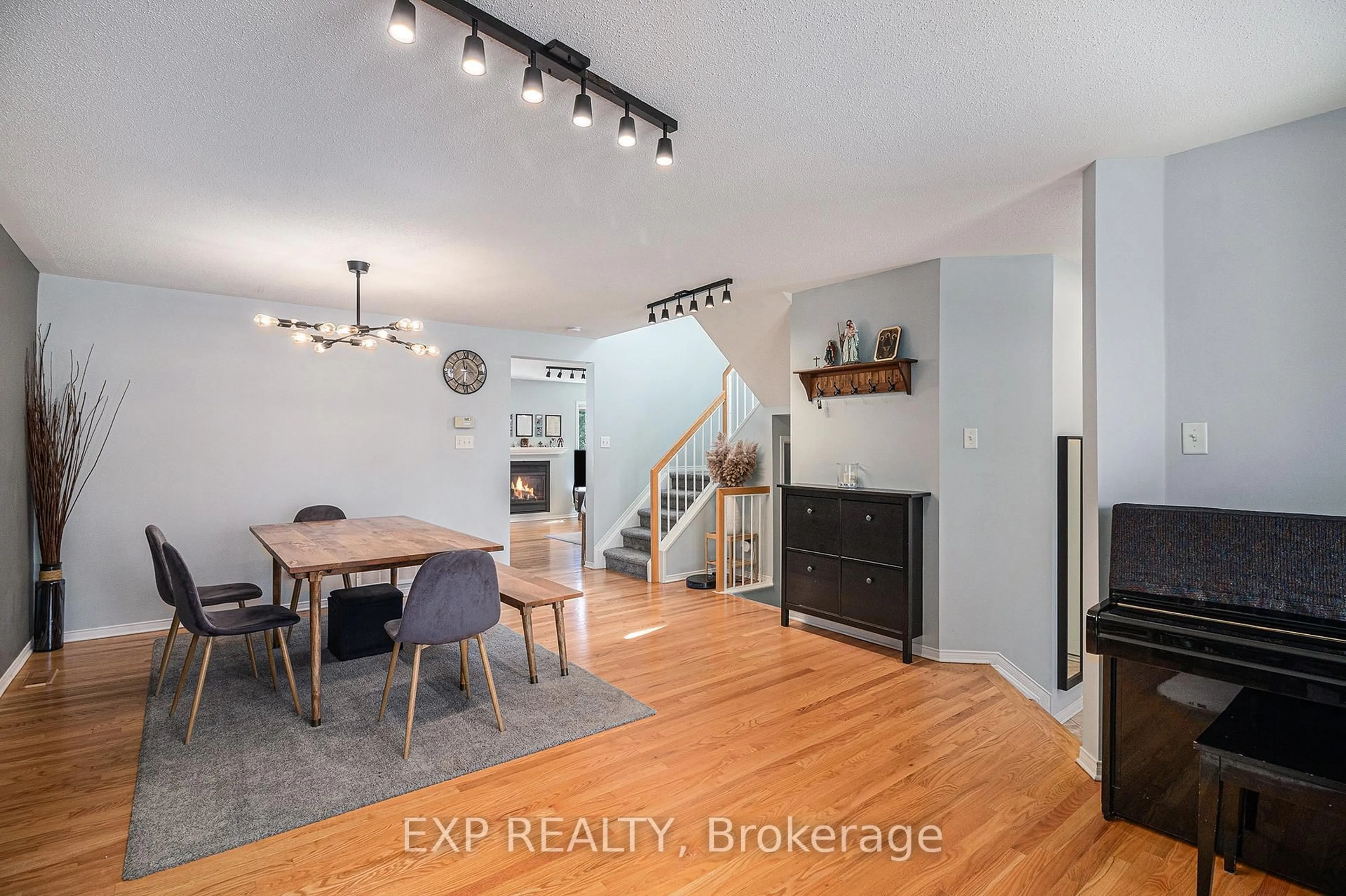 Unknown for 2123 Esprit Dr, Orleans Ontario K4A 4K2