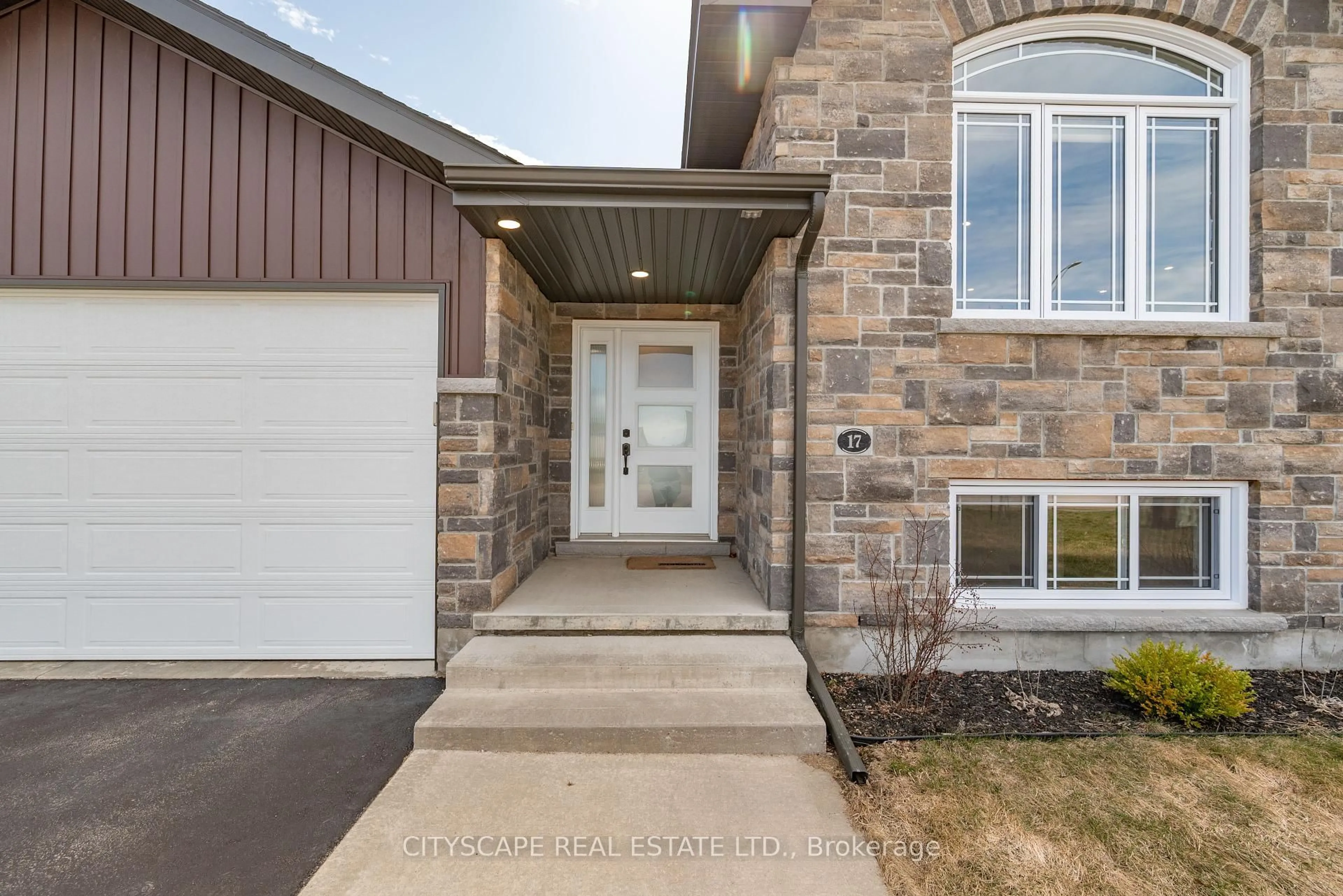 Unknown for 17 Drew St, Petawawa Ontario K8H 0G4