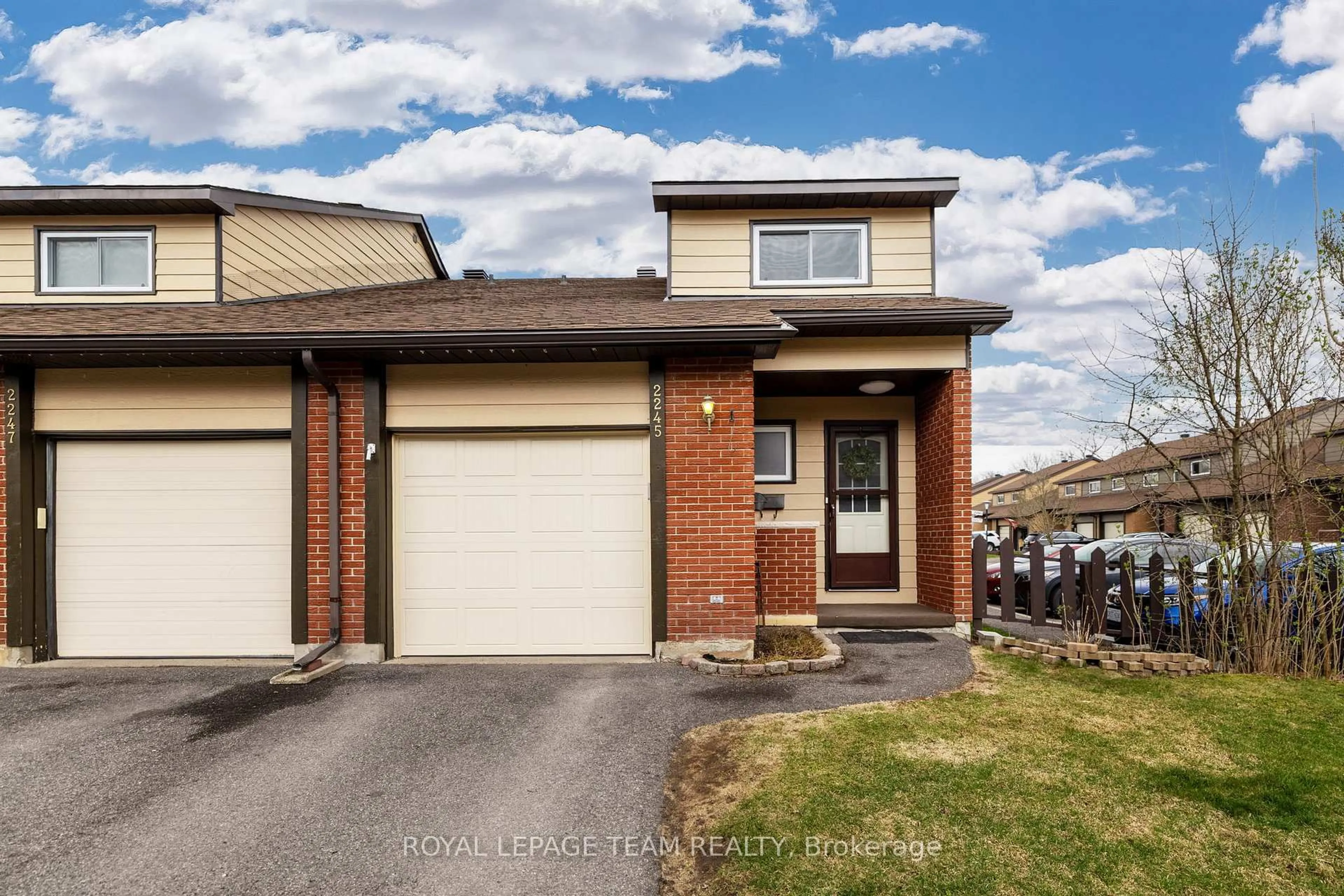 Unknown for 2245 Orient Park Dr, Ottawa Ontario K1B 4W3