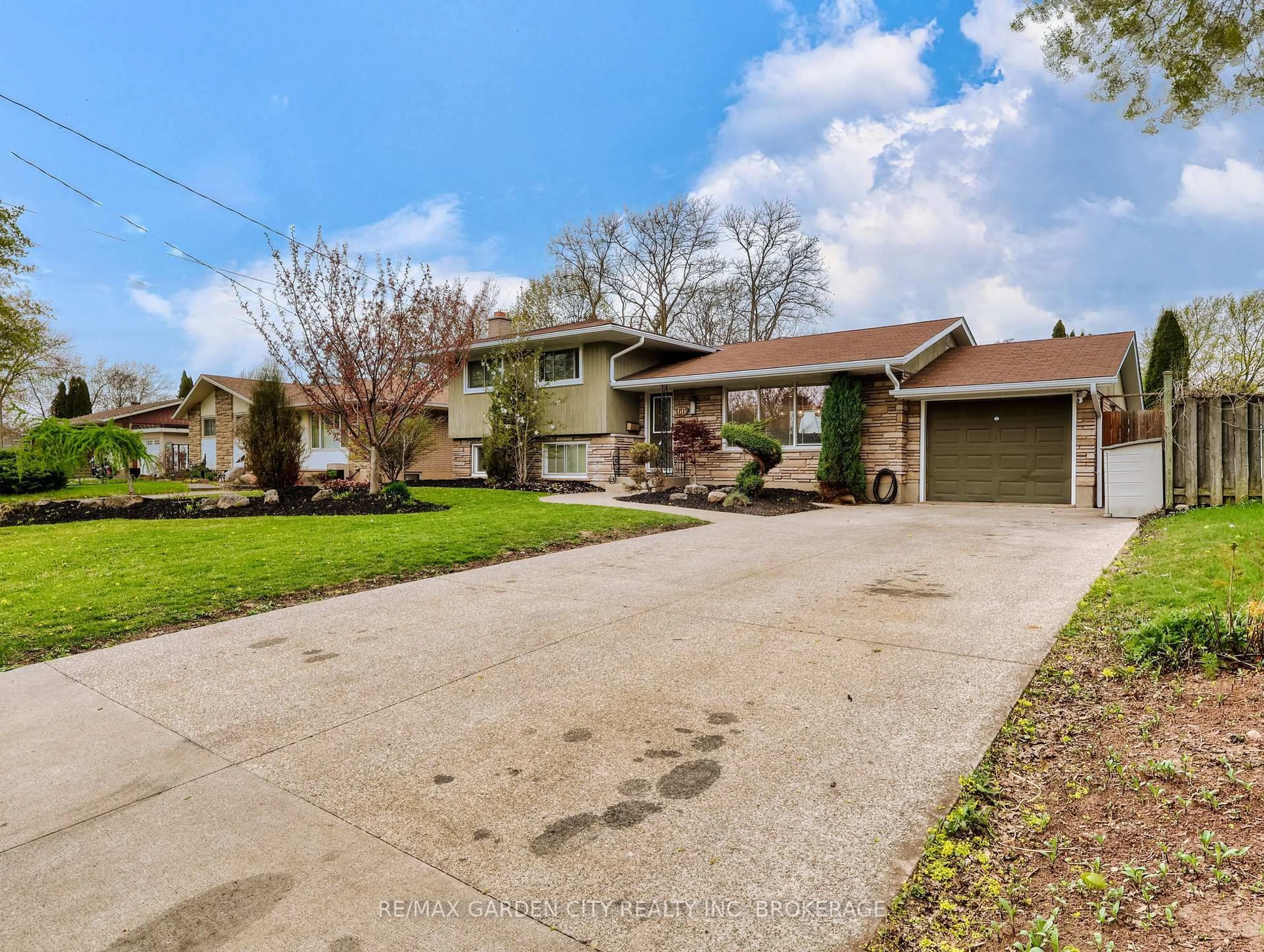 Unknown for 66 Lockview Cres, St. Catharines Ontario L2M 2T5