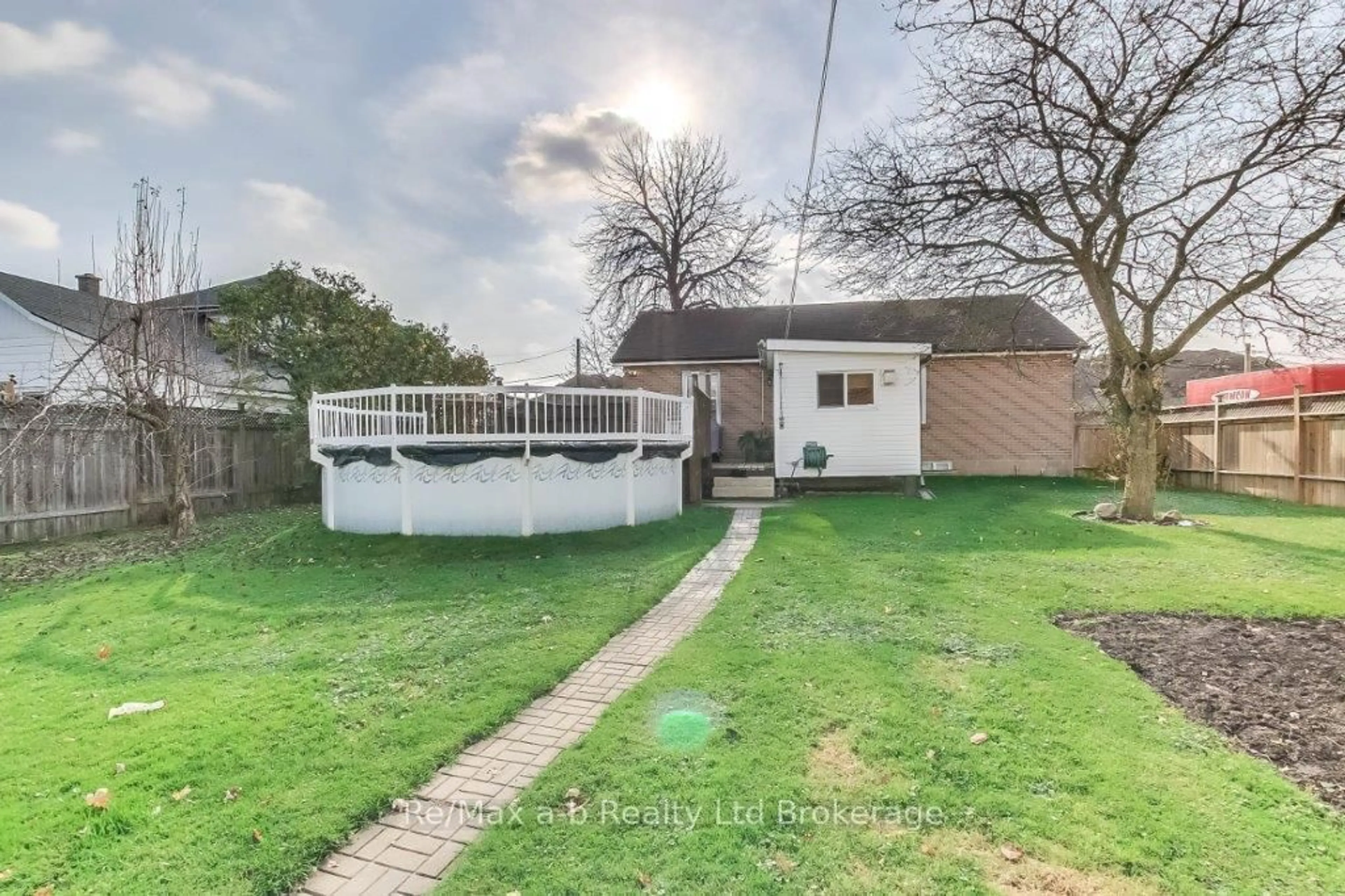 A pic from outside/outdoor area/front of a property/back of a property/a pic from drone, street for 27 GISSING St, Blandford-Blenheim Ontario N0J 1V0