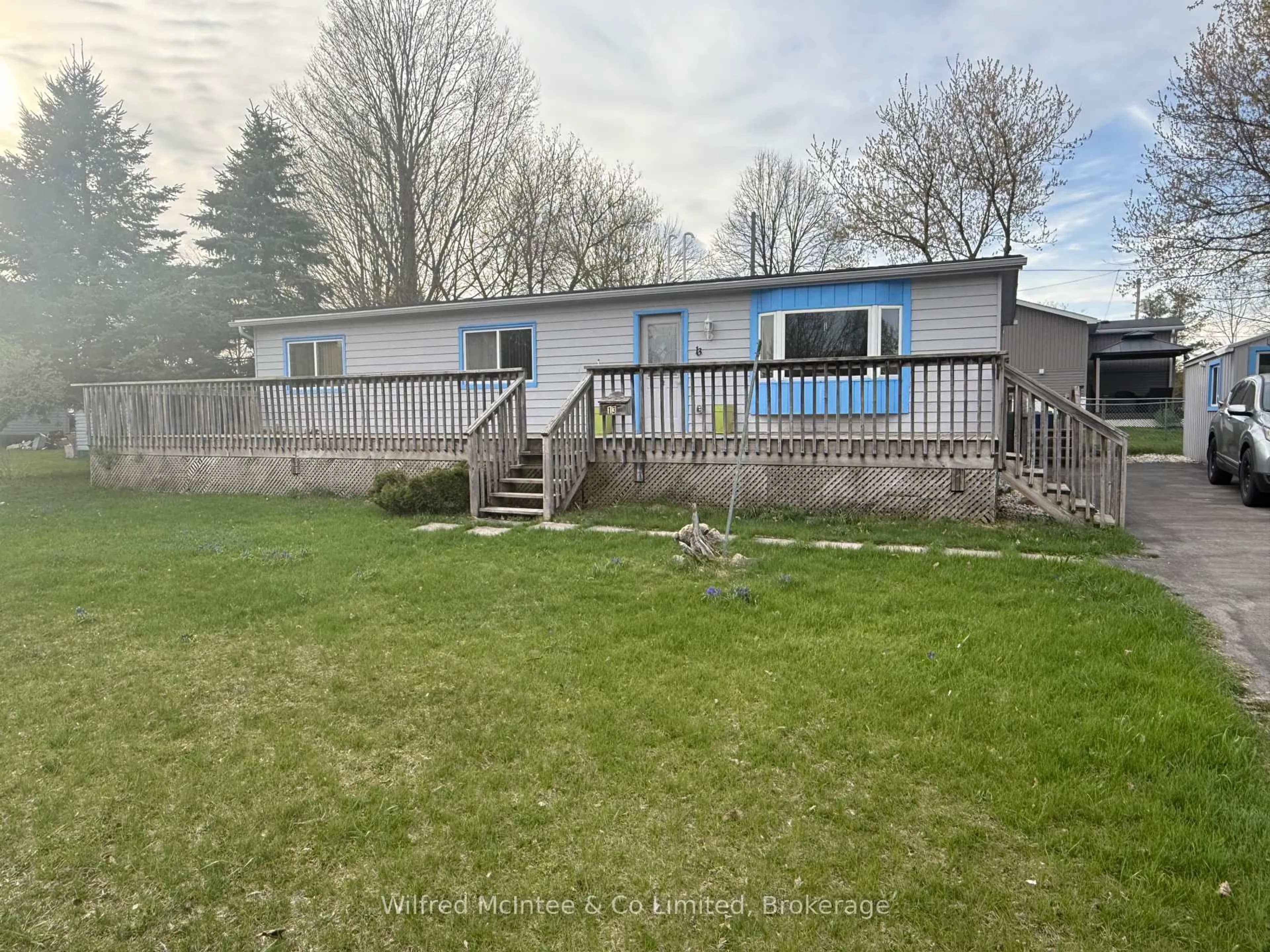 A pic from outside/outdoor area/front of a property/back of a property/a pic from drone, unknown for 13 Finch St, Brockton Ontario N0G 2V0