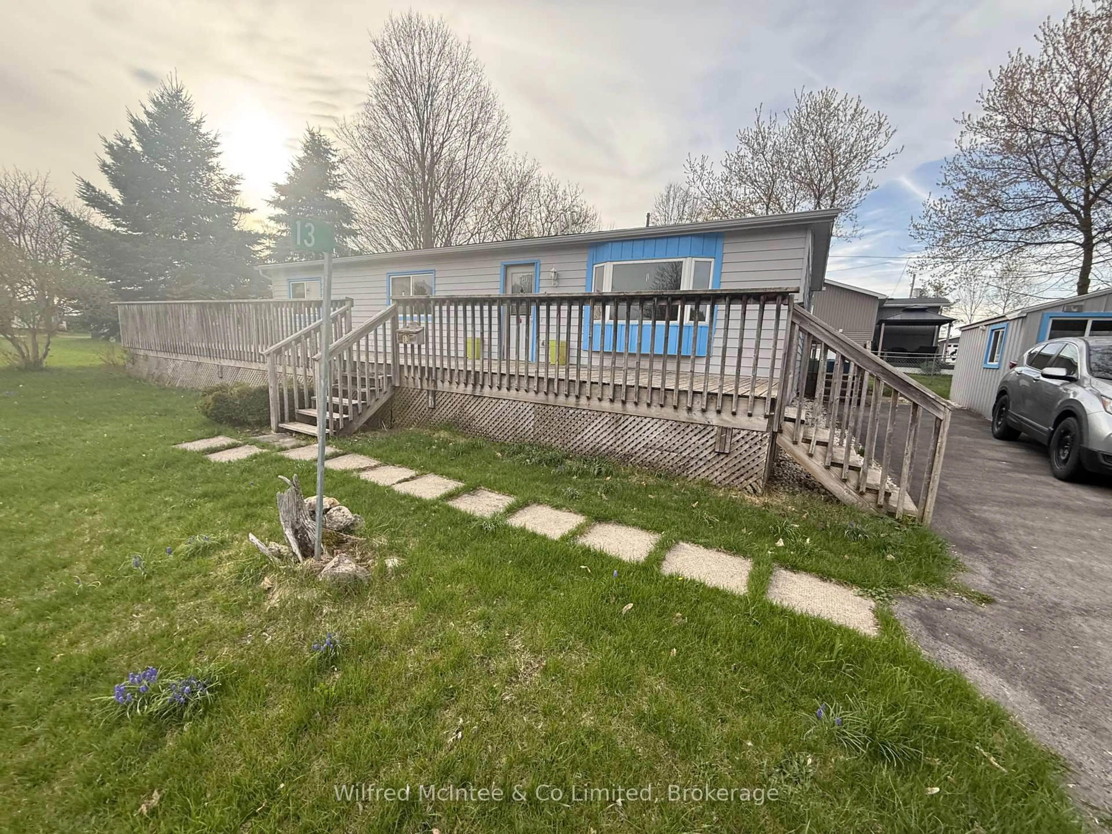 A pic from outside/outdoor area/front of a property/back of a property/a pic from drone, unknown for 13 Finch St, Brockton Ontario N0G 2V0