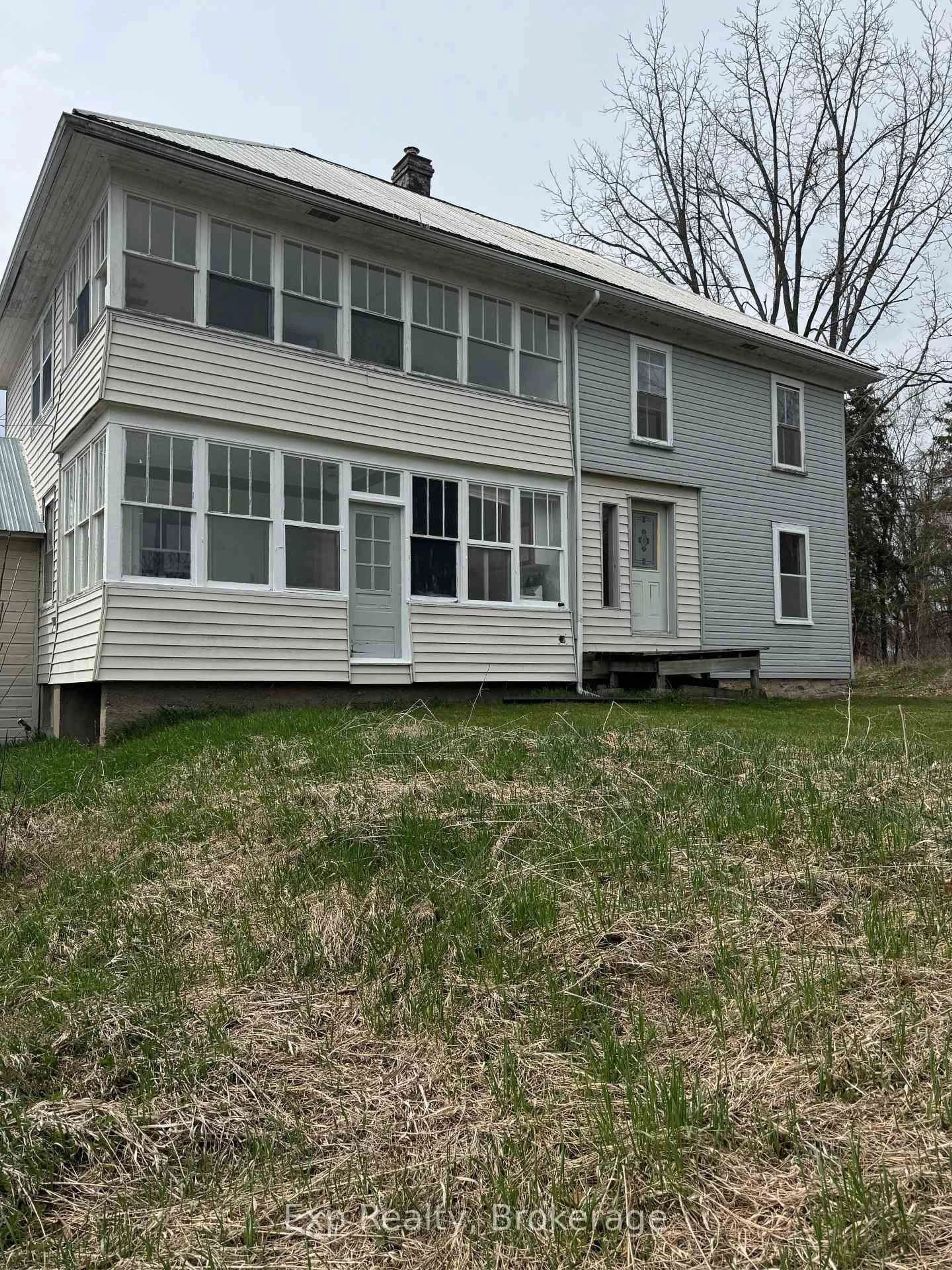 Home with vinyl exterior material, building for 3148 County Road 32 Highway, Leeds and the Thousand Islands Ontario K0H 2N0