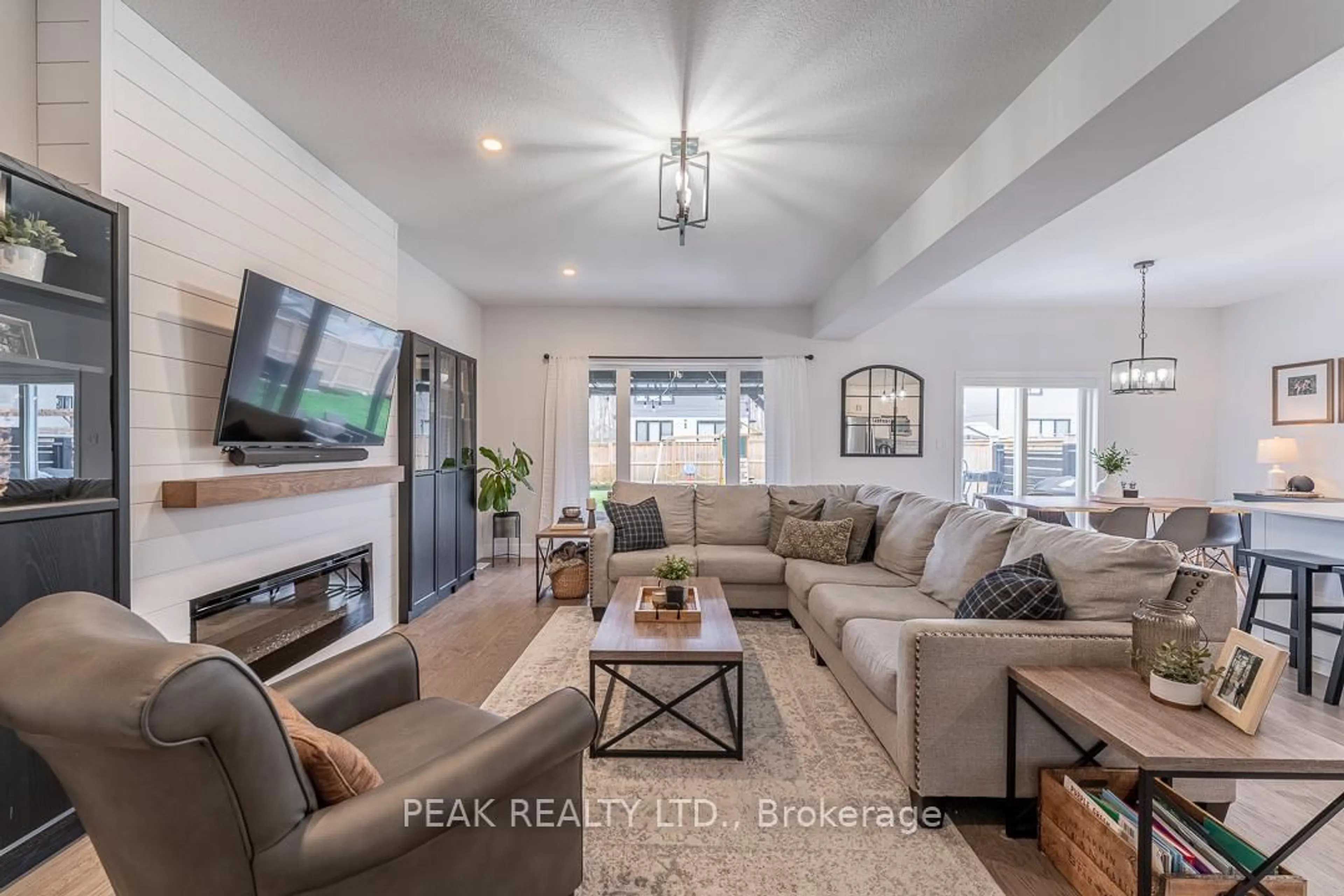 Living room with furniture, unknown for 1557 Applerock Ave, London North Ontario N6G 0M7