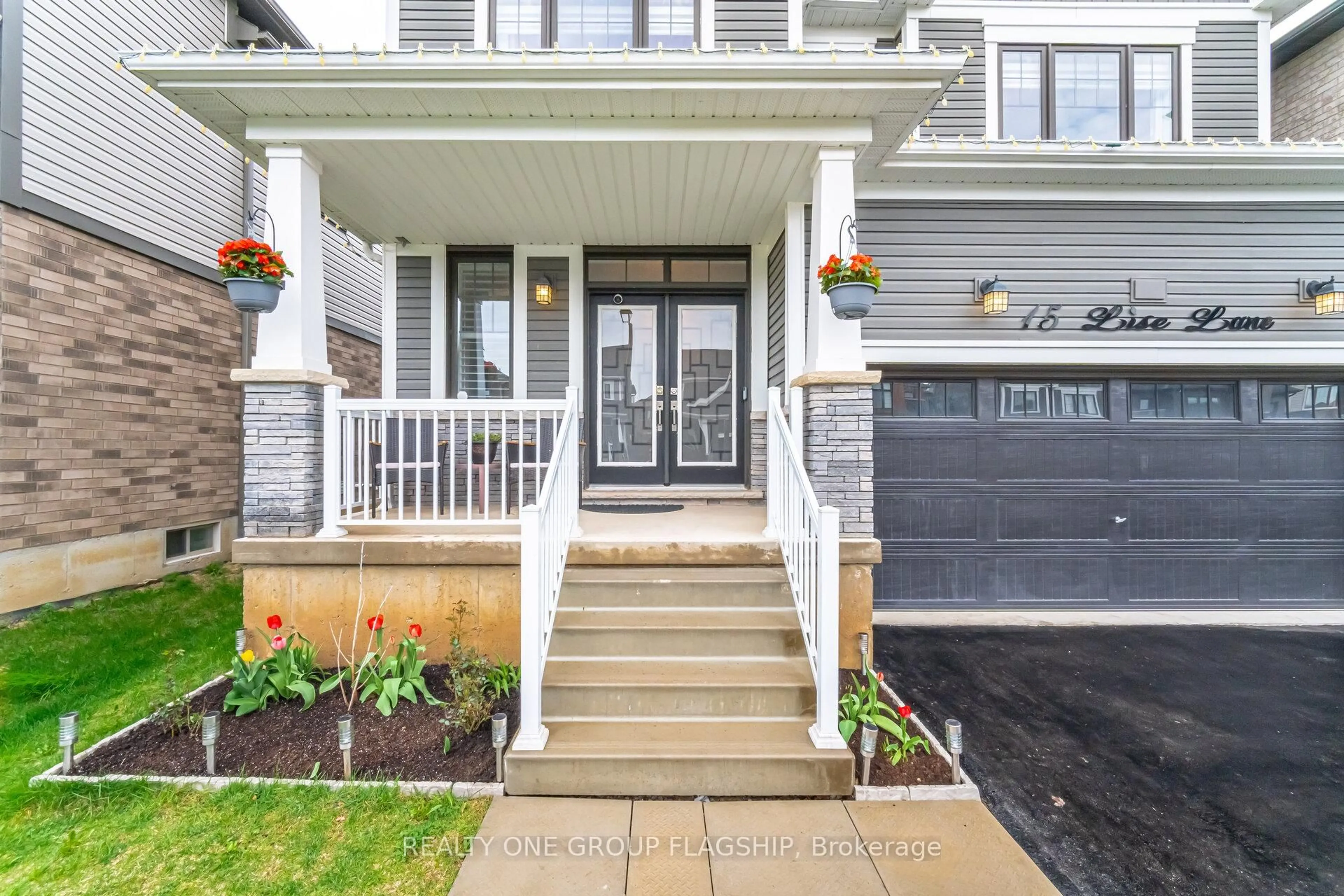 Indoor entryway for 15 Lise Lane, Haldimand Ontario N2W 0C7