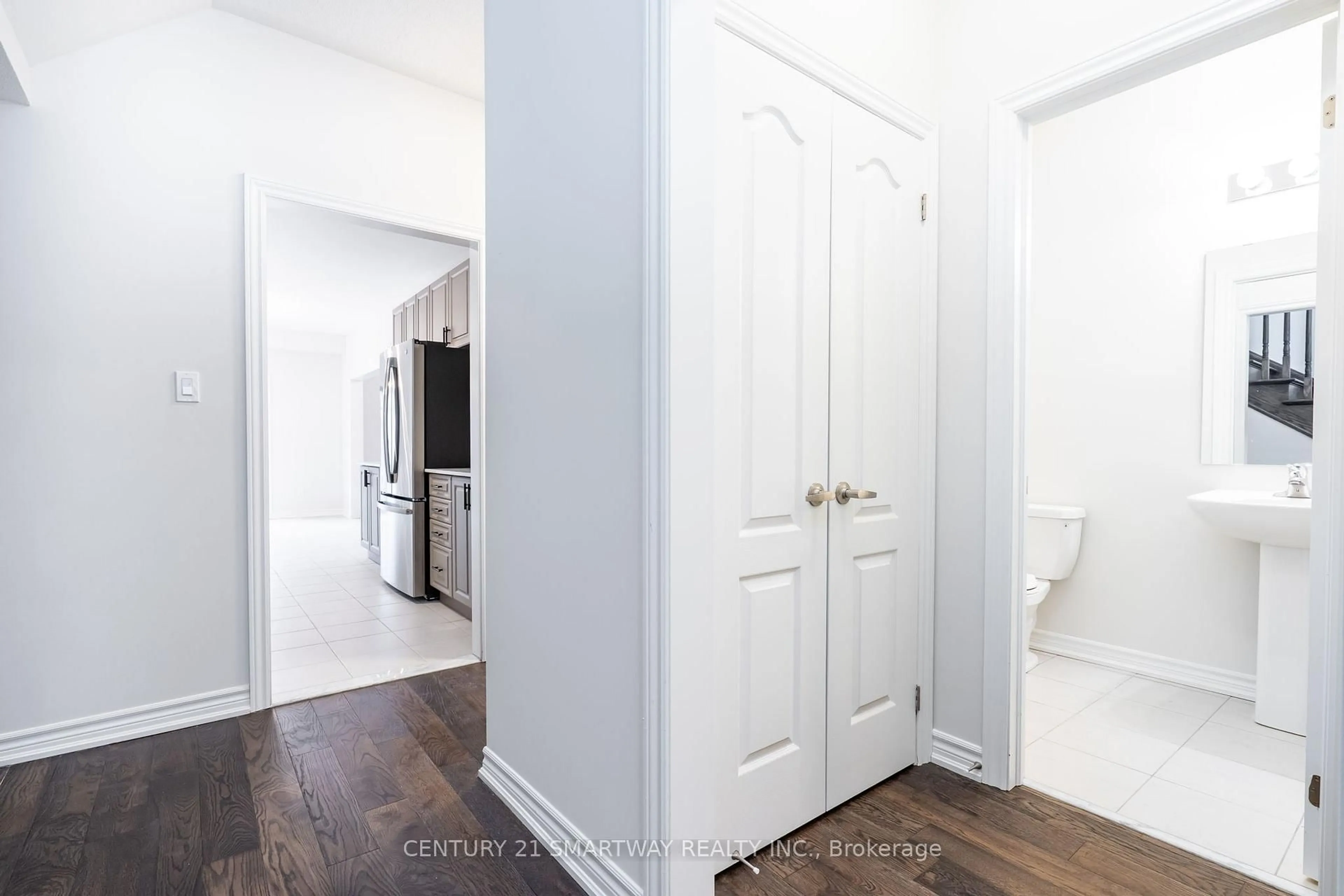 Indoor entryway for 12 Huntsworth Ave, Thorold Ontario L2V 5G7