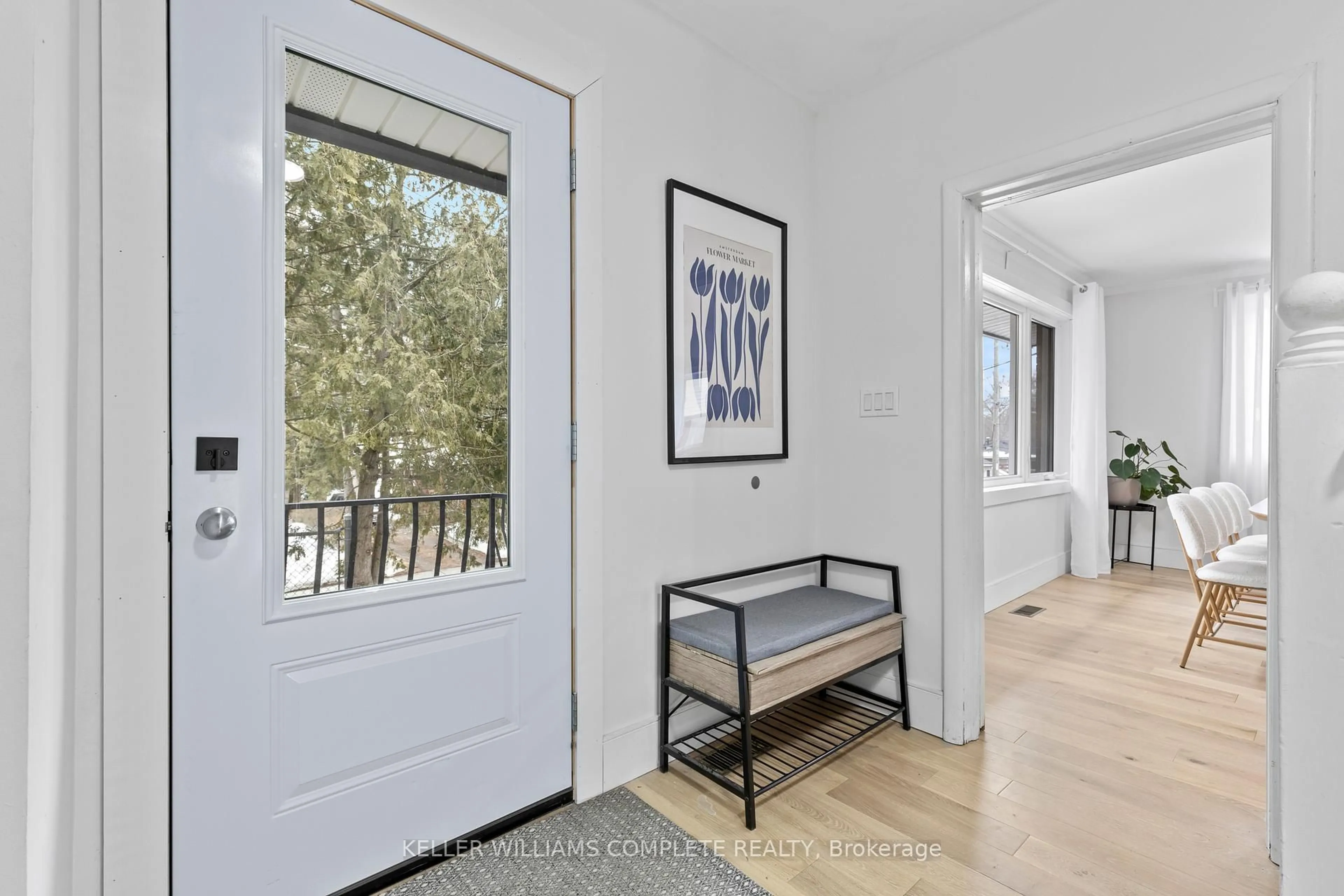 Indoor entryway for 30 Ann St, Hamilton Ontario L9H 2N5