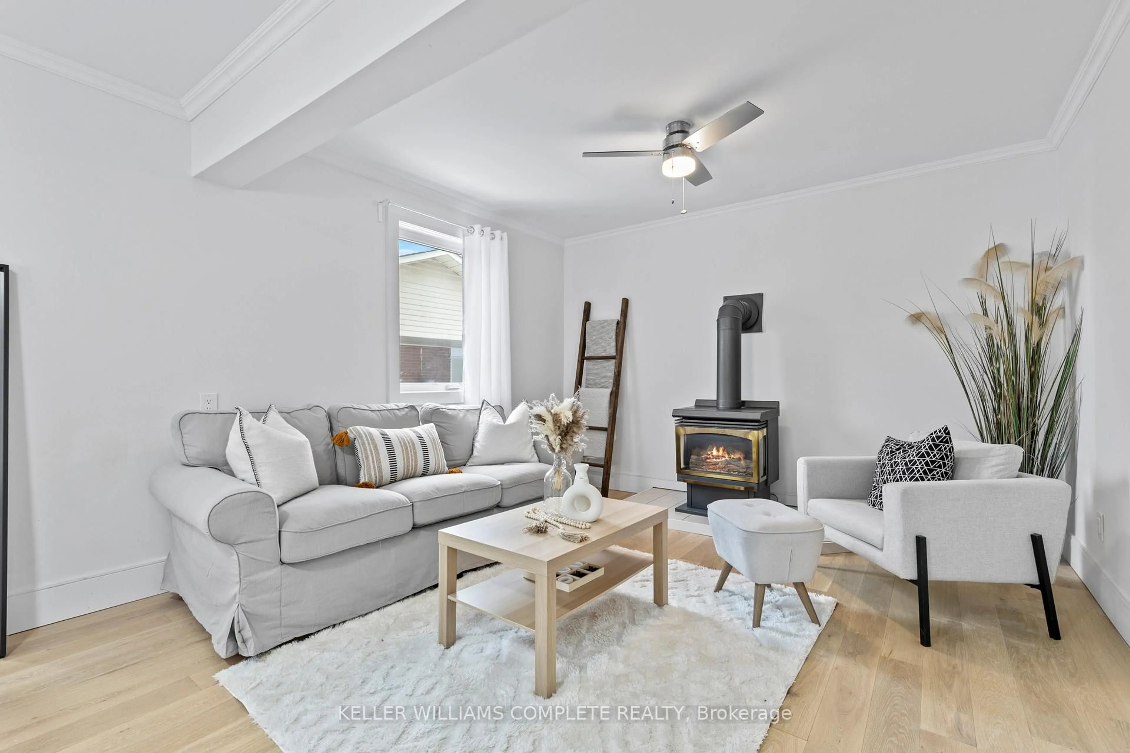 Living room with furniture, wood/laminate floor for 30 Ann St, Hamilton Ontario L9H 2N5