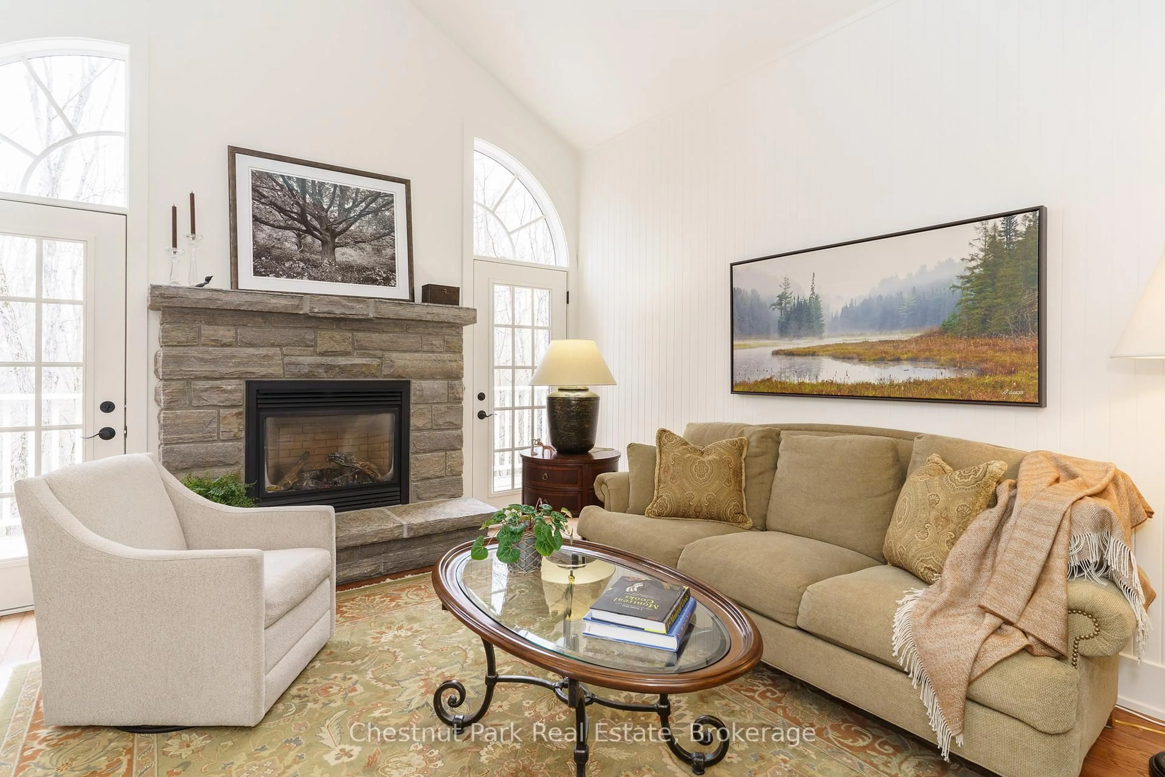 Living room with furniture, unknown for 48 ESTATE Dr, Muskoka Lakes Ontario P0B 1J0
