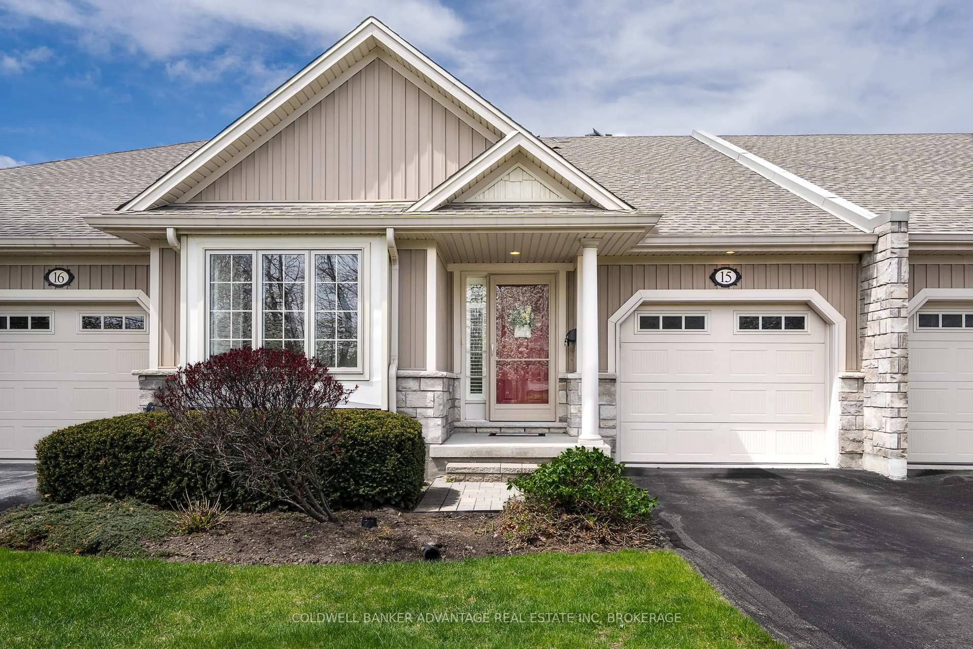 Home with vinyl exterior material, street for 603 Welland Ave #15, St. Catharines Ontario L2M 0A6
