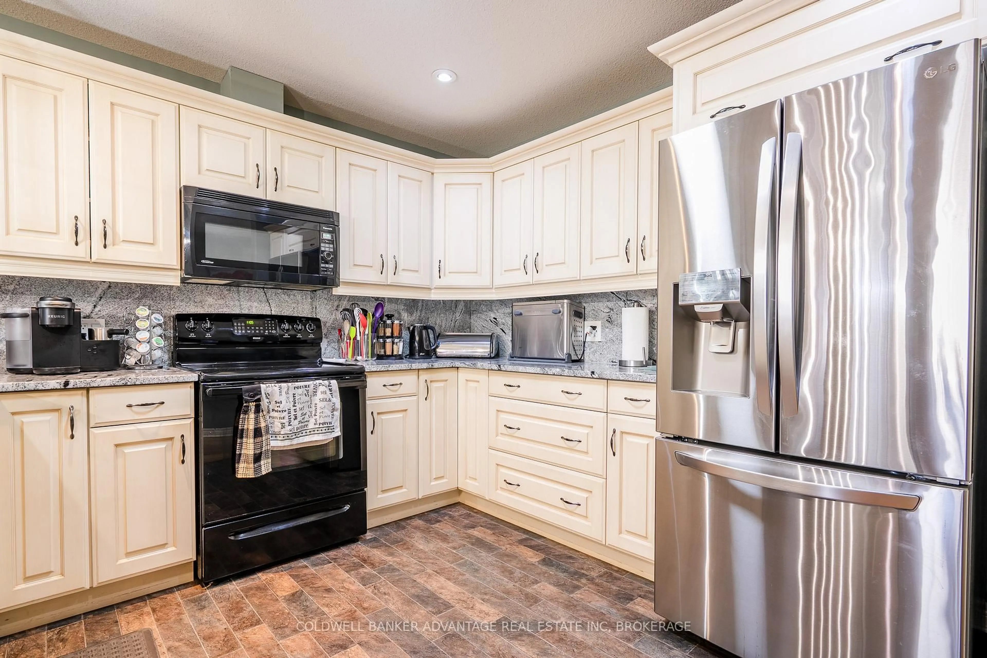 Open concept kitchen, ceramic/tile floor for 603 Welland Ave #15, St. Catharines Ontario L2M 0A6
