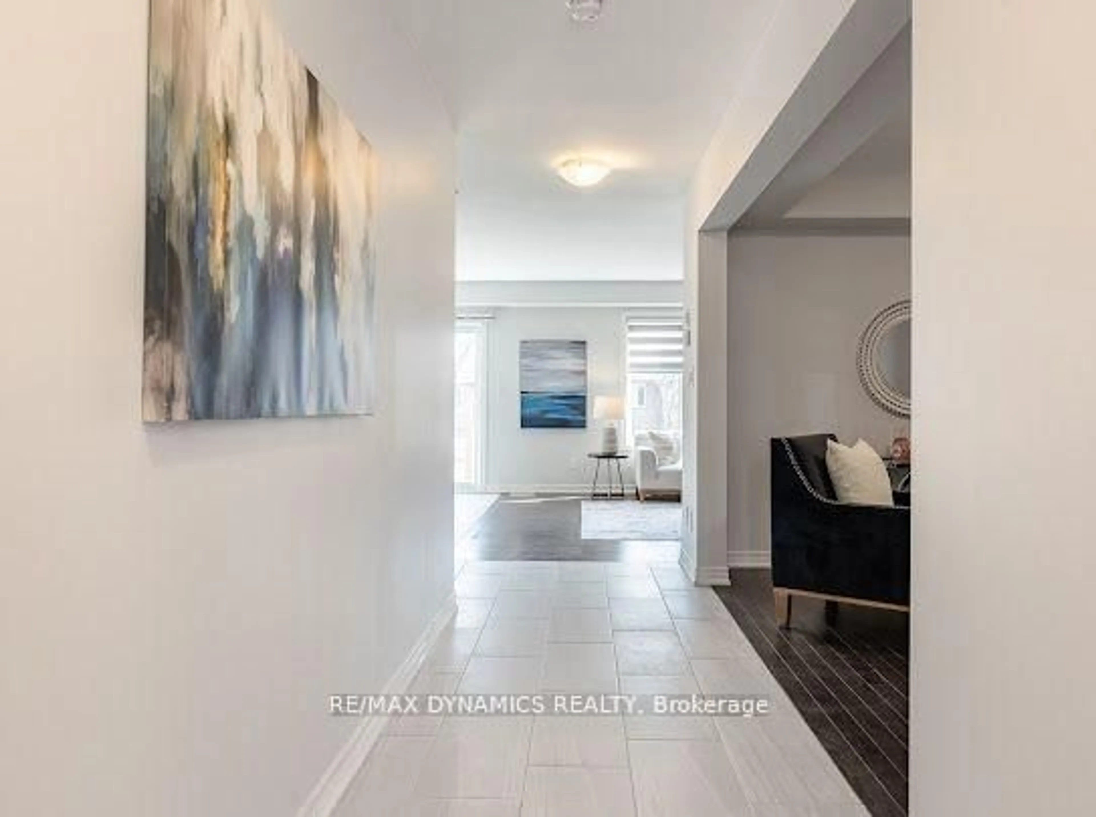 Indoor entryway for 34 Crow St, Welland Ontario L3C 0E4