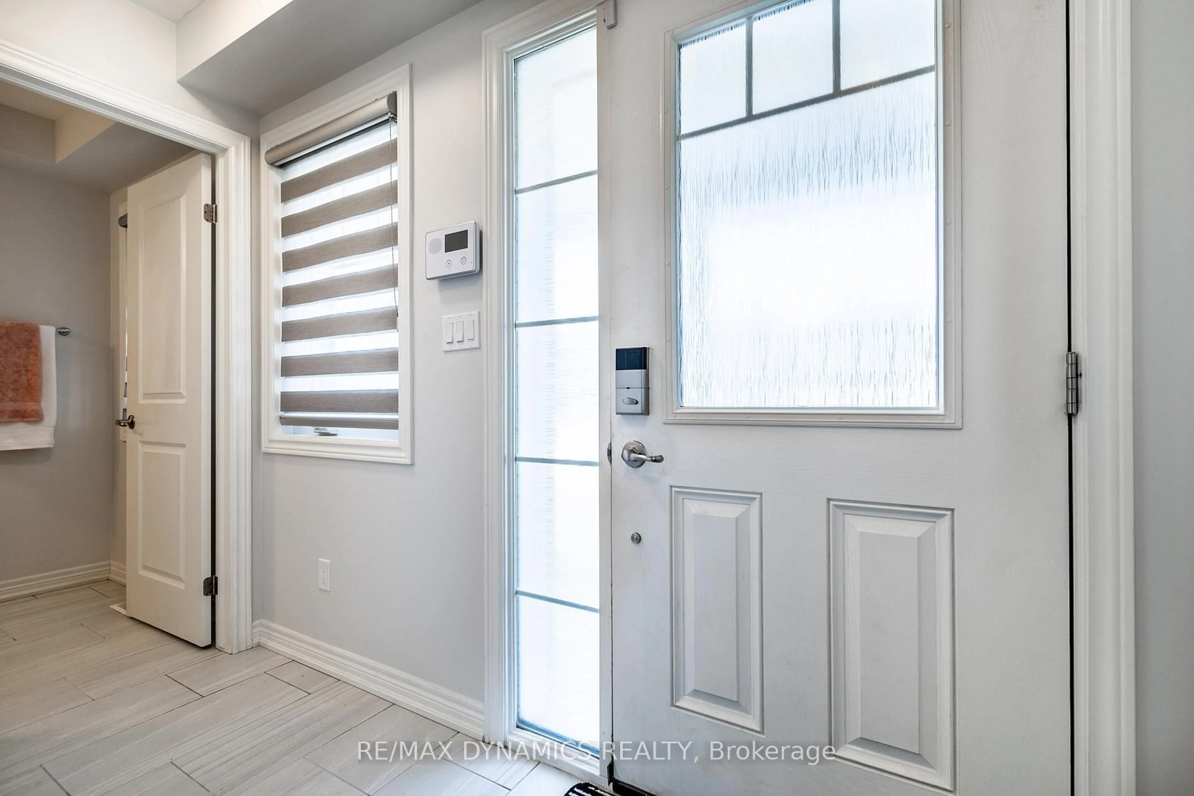 Indoor entryway for 34 Crow St, Welland Ontario L3C 0E4